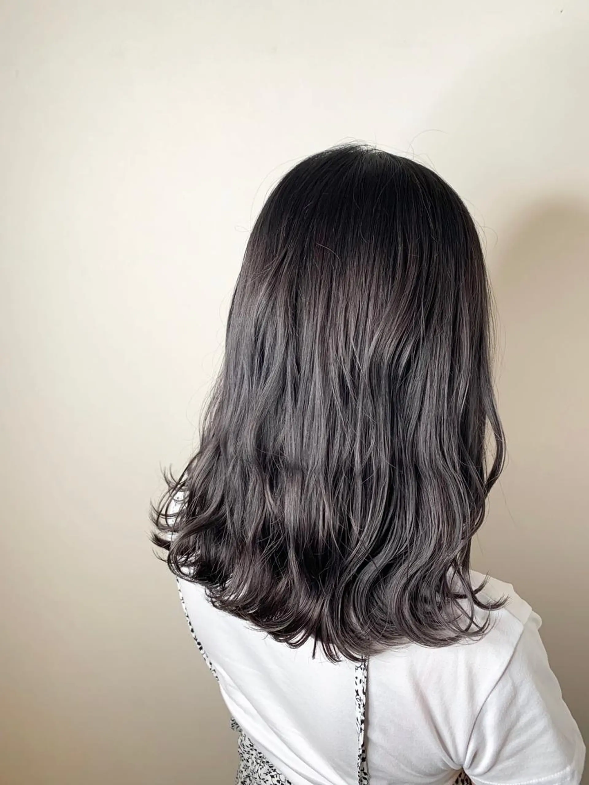 セミロング カラー ブリーチ エドルカラー ラベンダーカラー ラベンダーグレー 中島 直哉のヘアスタイル