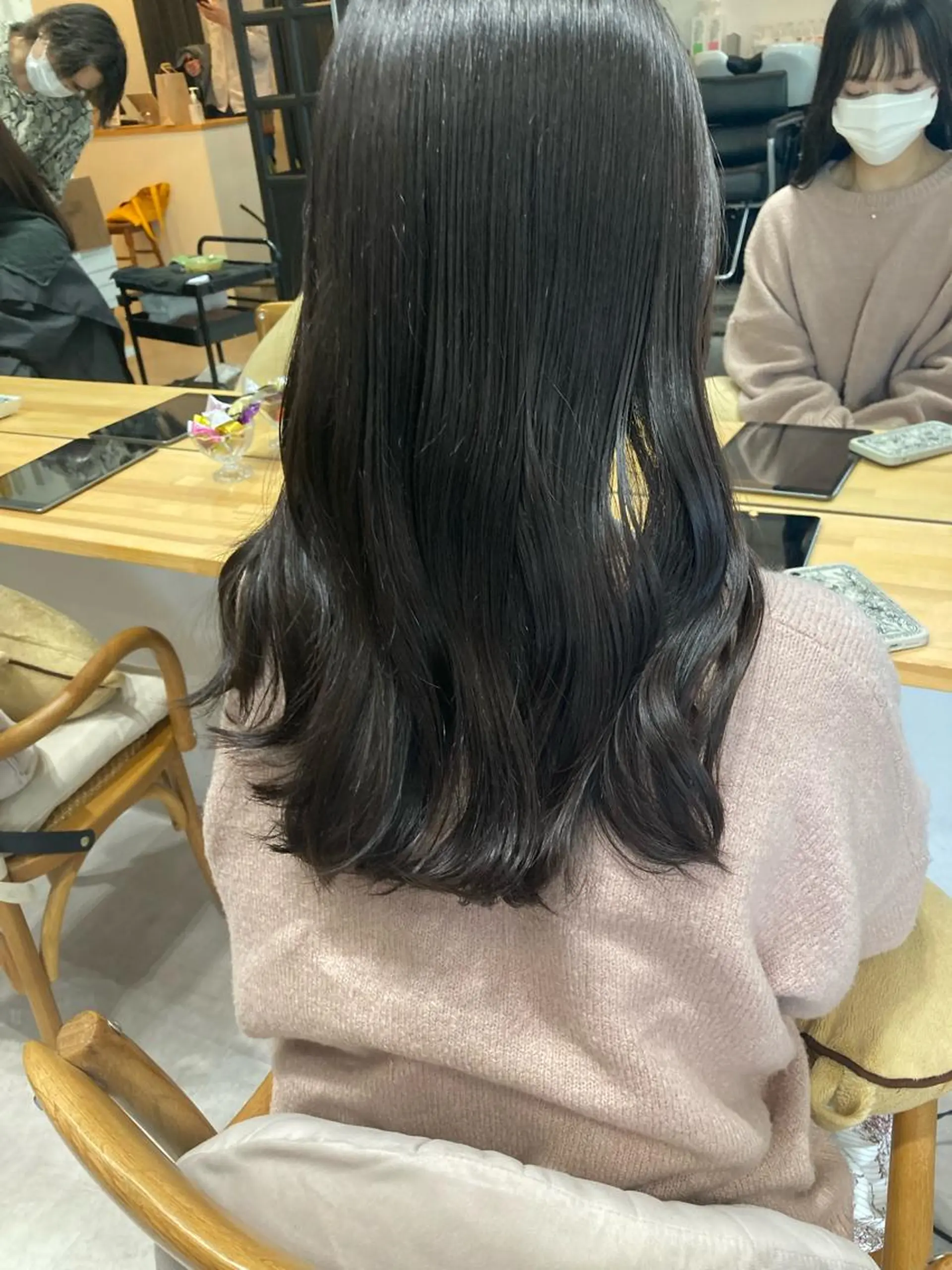 セミロング ✨色持ちの良い艶 カラー✨蟹江真世のヘアスタイル