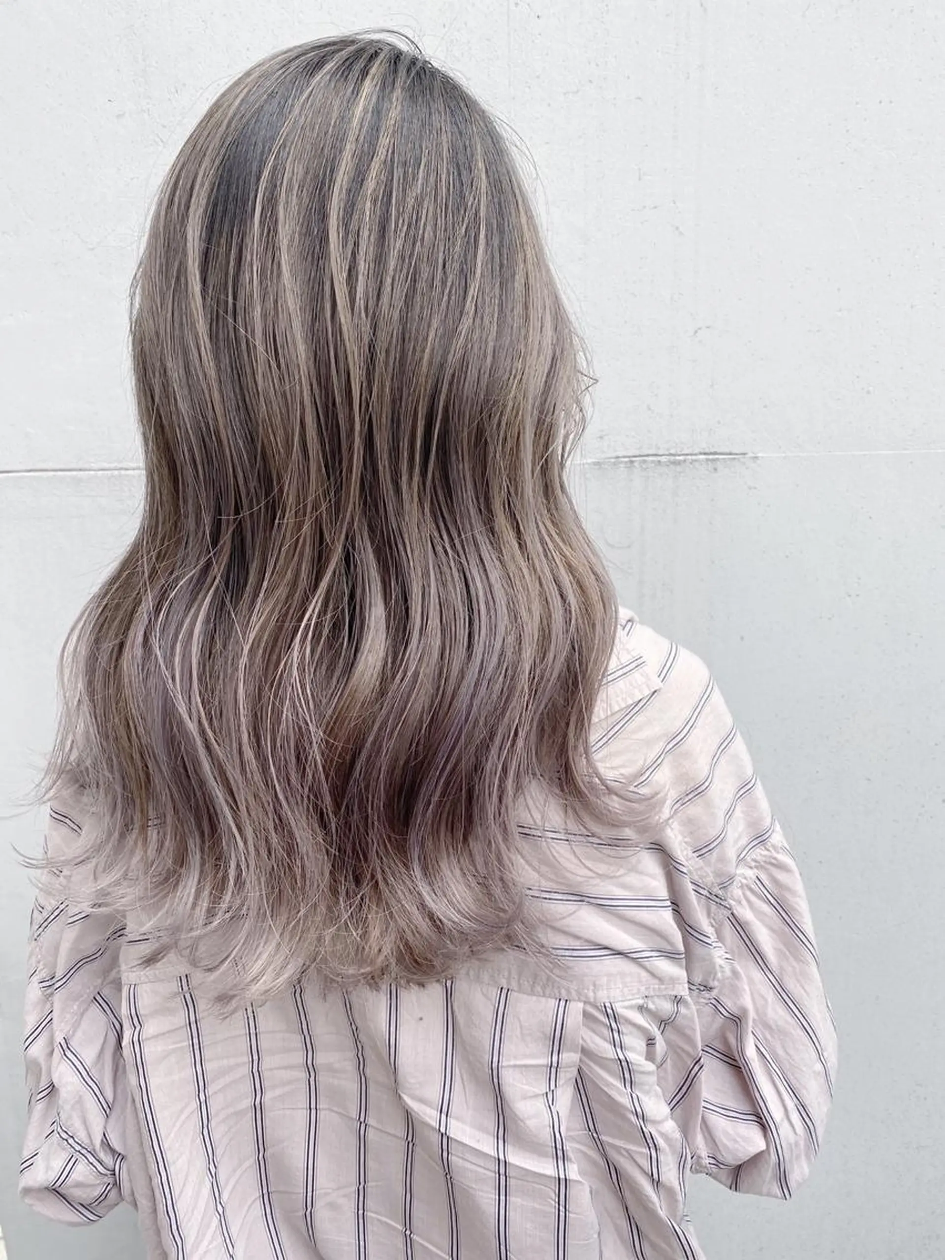 ロング カラー ヘアアレンジ アッシュ ベージュカラー ハイライトカラー ハイトーンカラー イルミナカラー ヘアカラー ✨ハイクオリティ✨ 山本香也のヘアスタイル