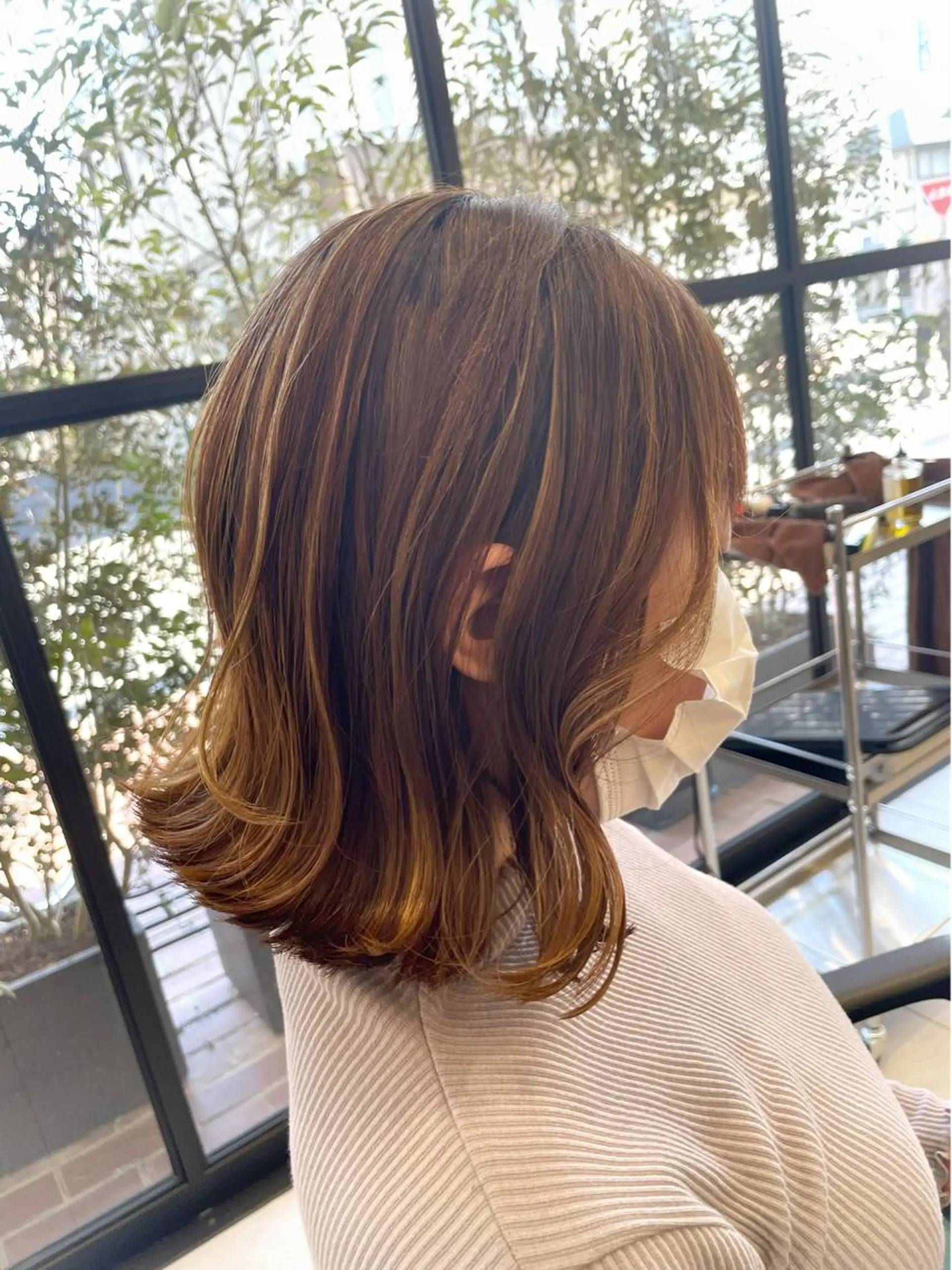 ミディアム カラー JIAKI 似合わせカットのヘアスタイル