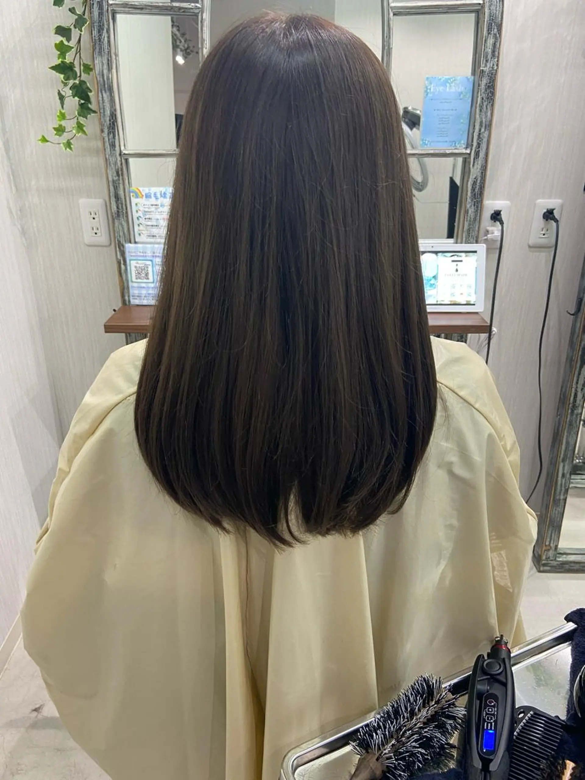 セミロング カットパーマ✂️ 小坂田玲亜のヘアスタイル