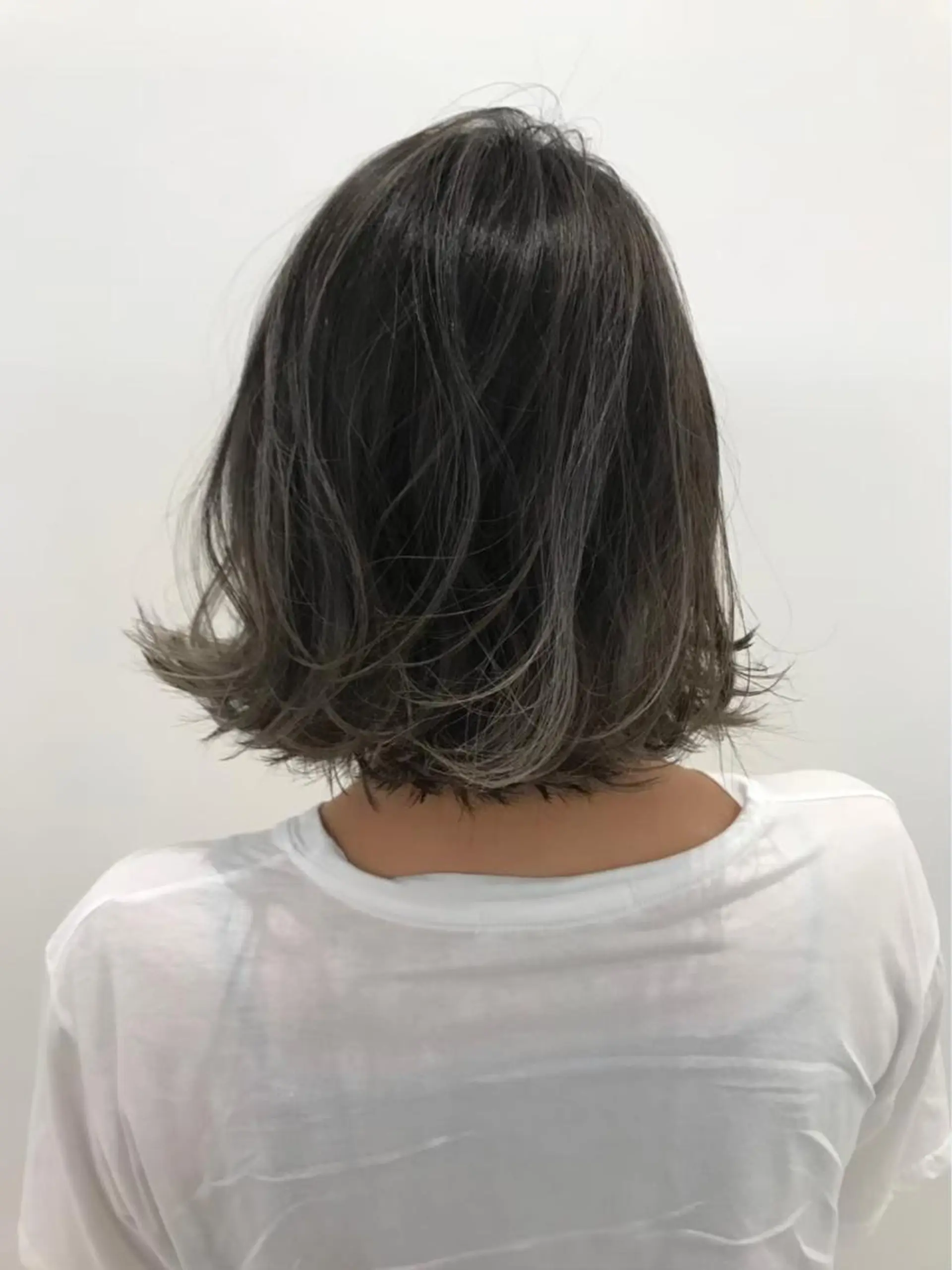 ミディアム カラー ヘアアレンジ アッシュ バレイヤージュ ベージュカラー グラデーションカラー ハイライトカラー 指名支持率NO.1 スタイリストのヘアスタイル