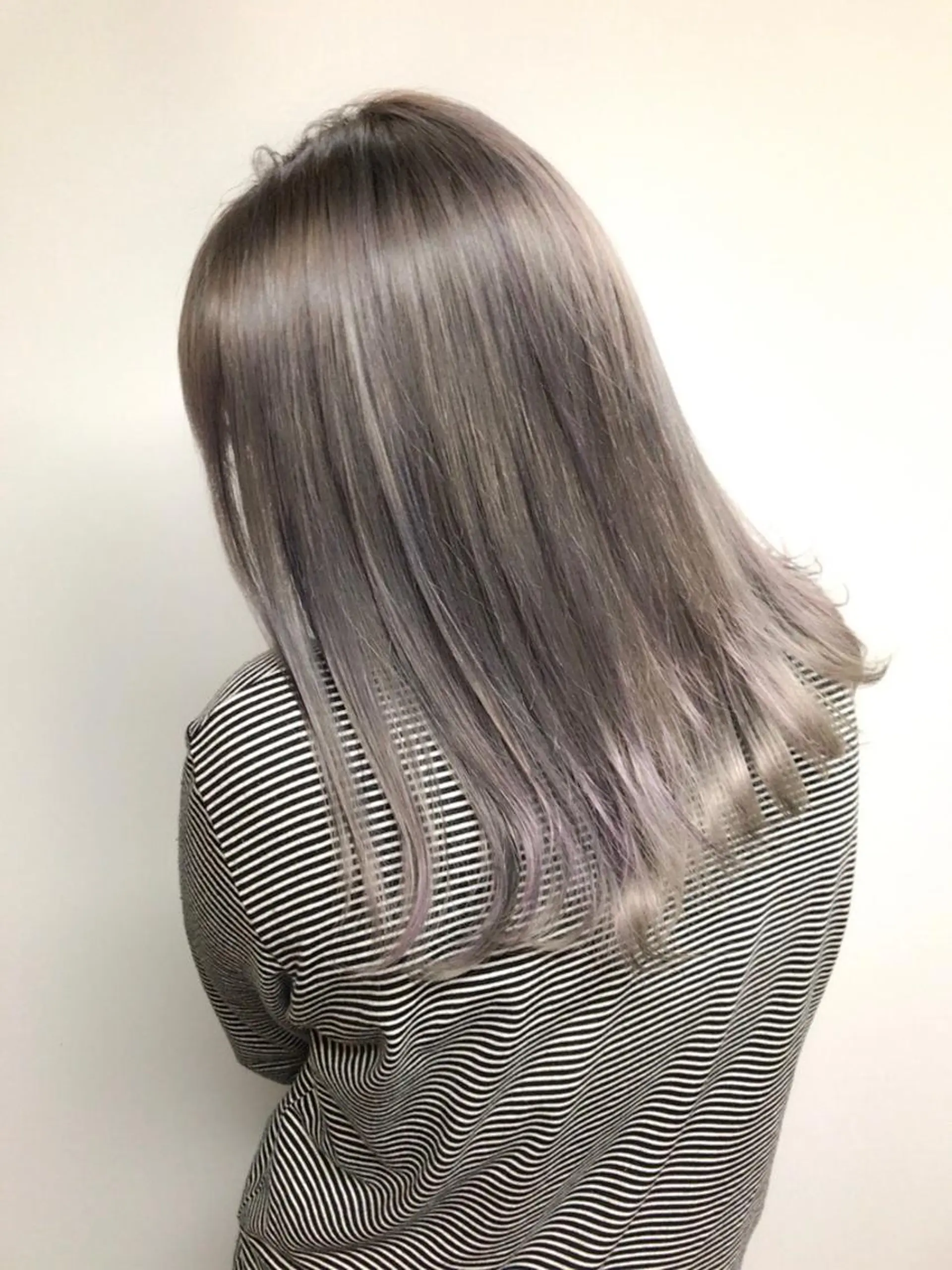 ミディアム カラー パーマ ヘアアレンジ メンズハイトーン メンズバレイヤージュのヘアスタイル