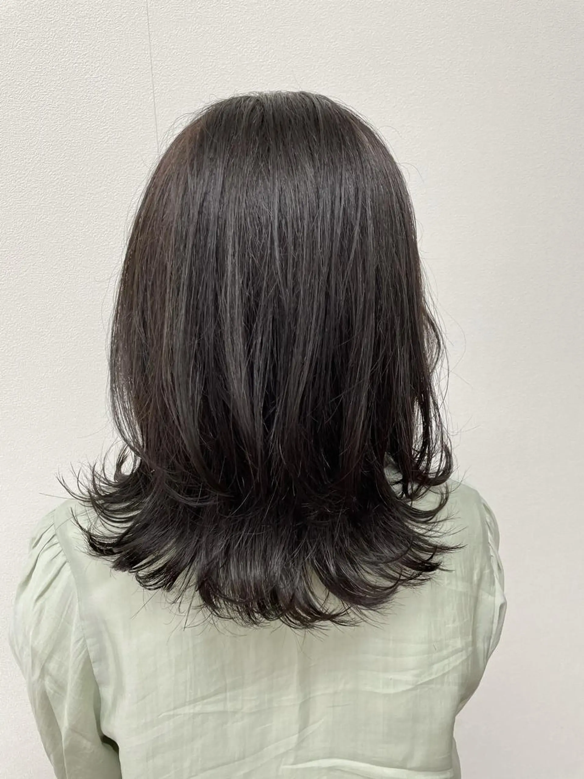 セミロング 小林 愛花のヘアスタイル