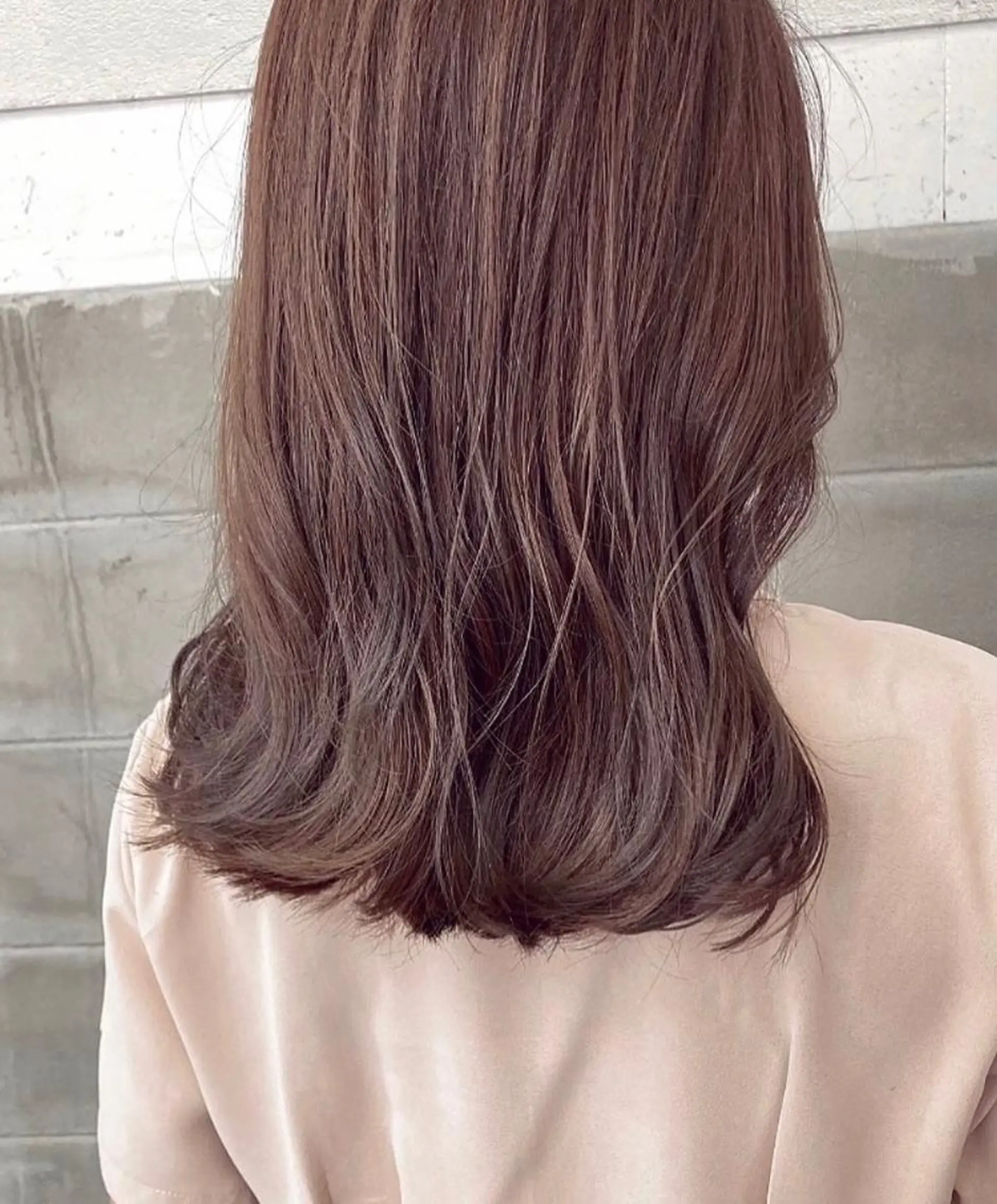 ミディアム roka ノゾミのヘアスタイル