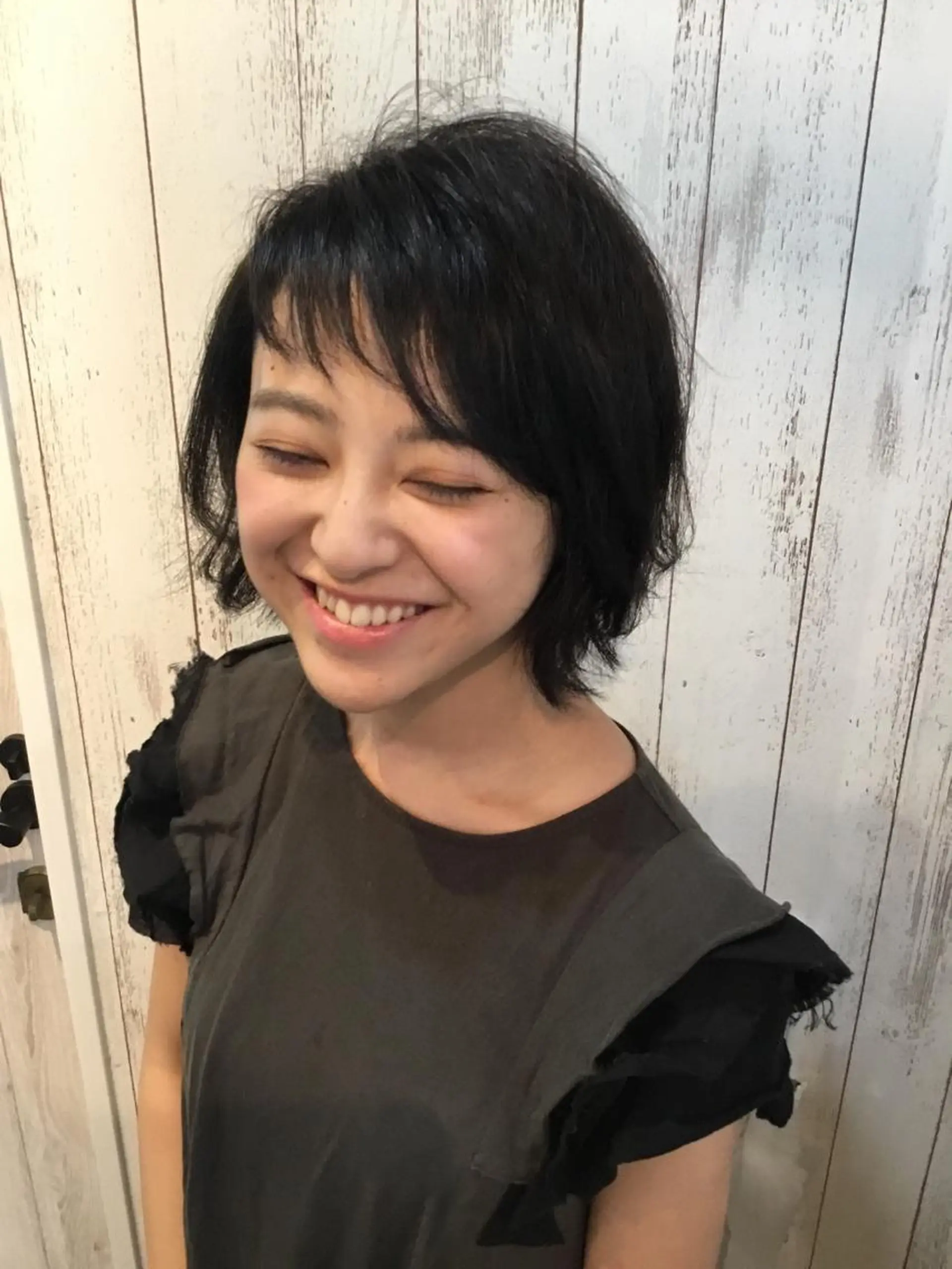 ショート カラー パーマ embrace エンブレイスのヘアスタイル