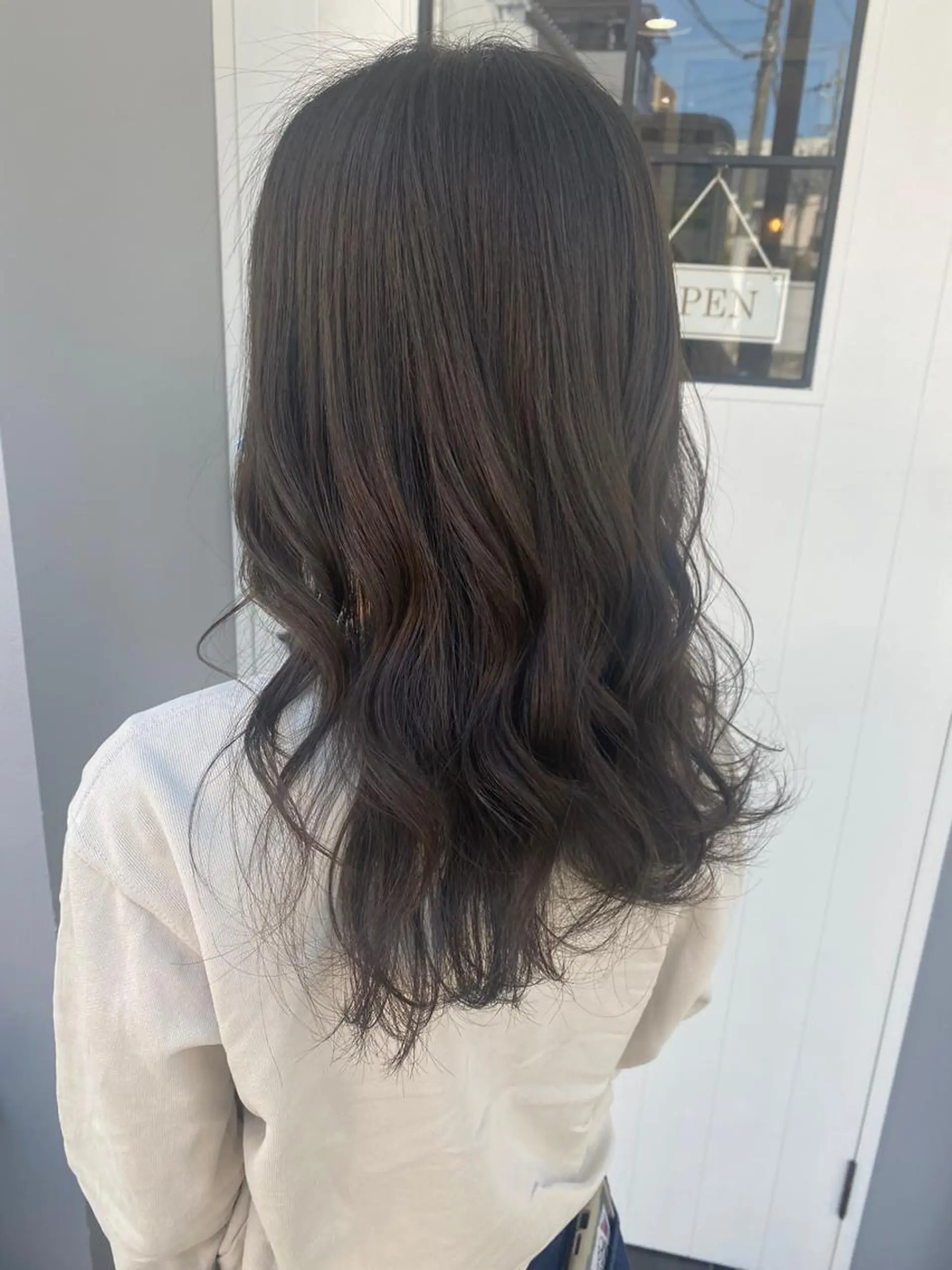 ロング カラー ブルーカラー ブルーグレー ブルーグレージュ 透明感カラー グレージュ カット ヘアカラー 西村 美羽のヘアスタイル