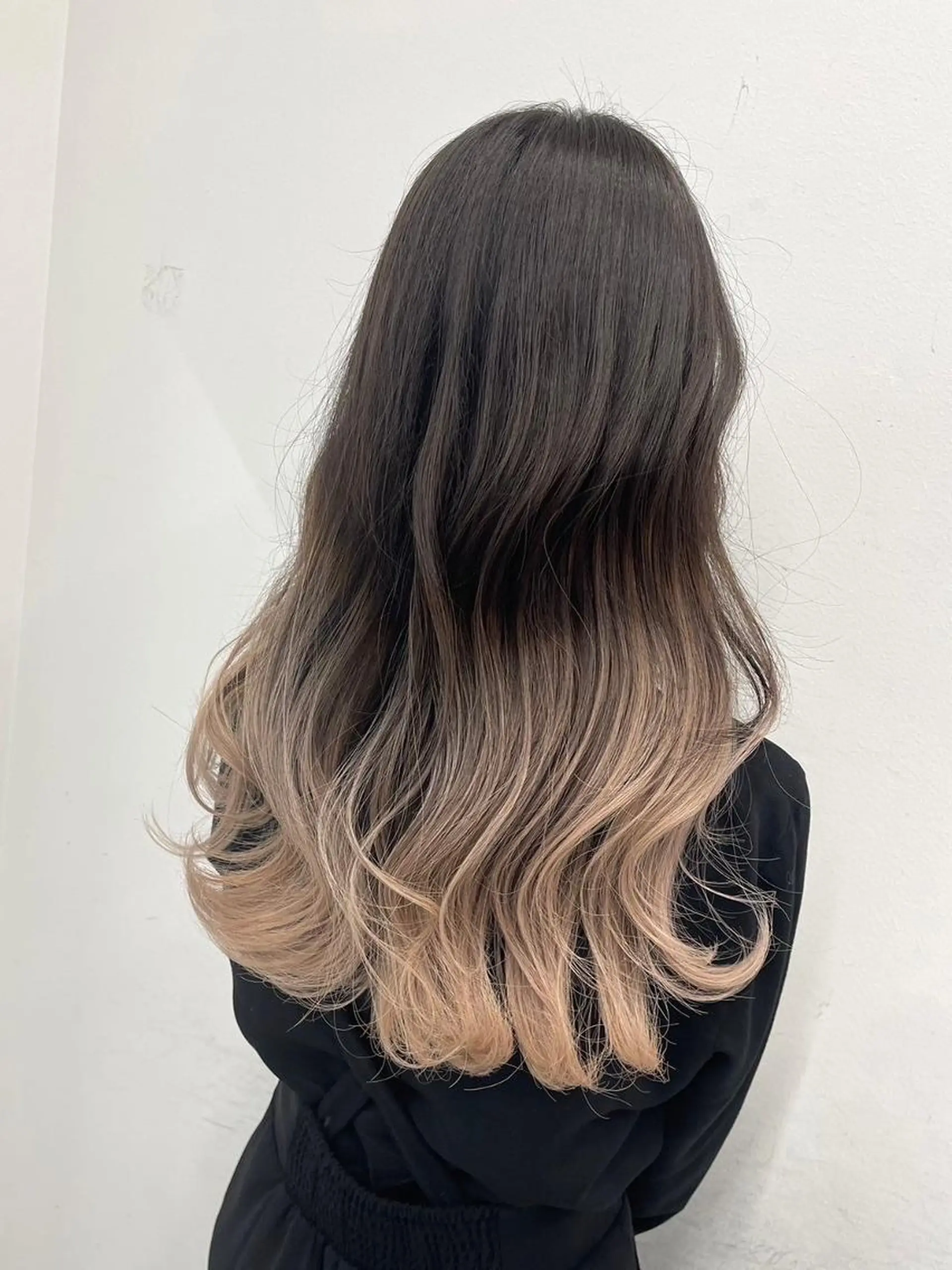 ロング カラー グラデーションカラー レイヤーカット 【公式】amble luxe 中野のヘアスタイル