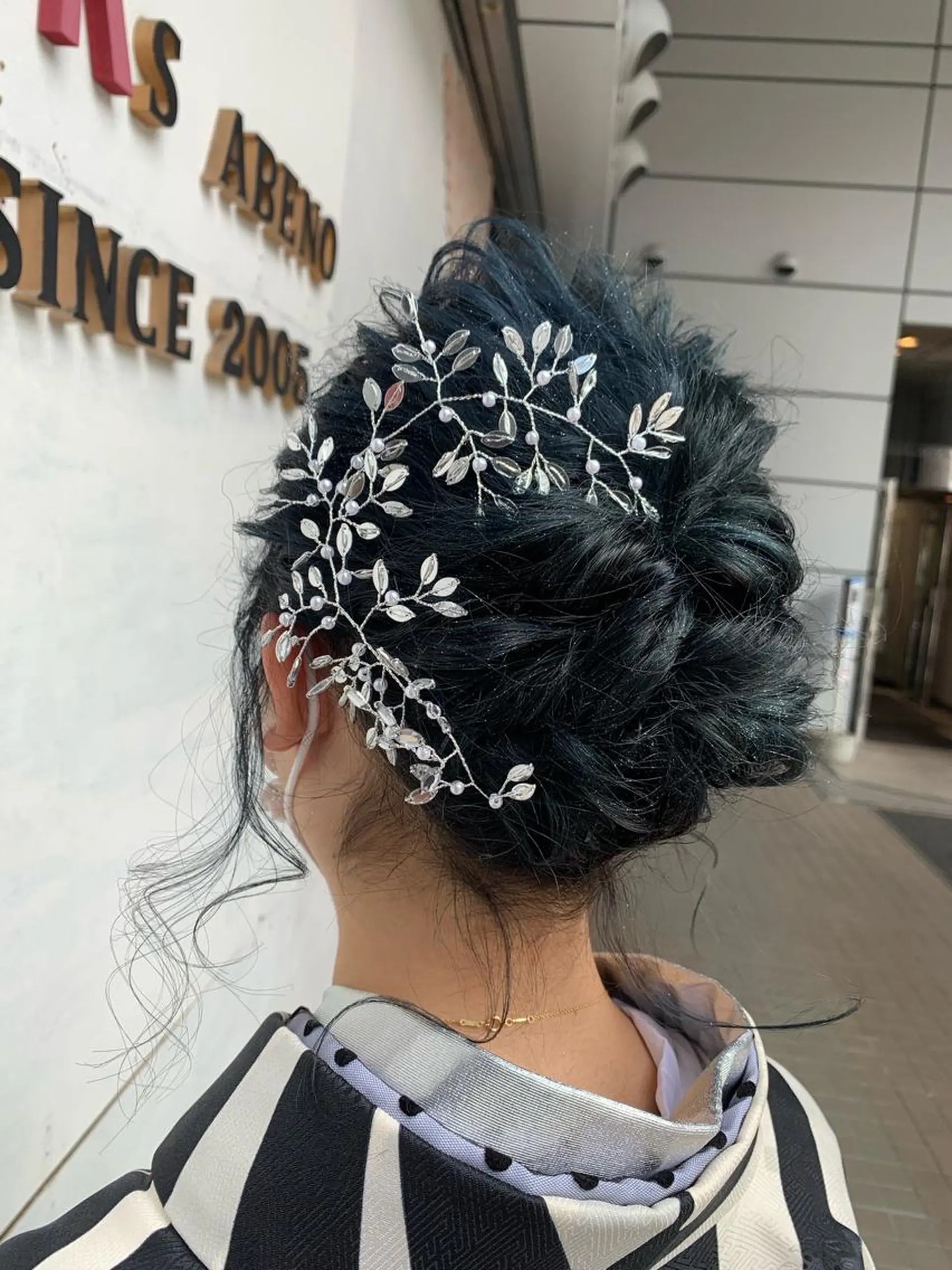 ロング カラー ヘアアレンジ 黒髪 ブルーカラー ブルーブラック Zina天王寺 CHIAKIのヘアスタイル