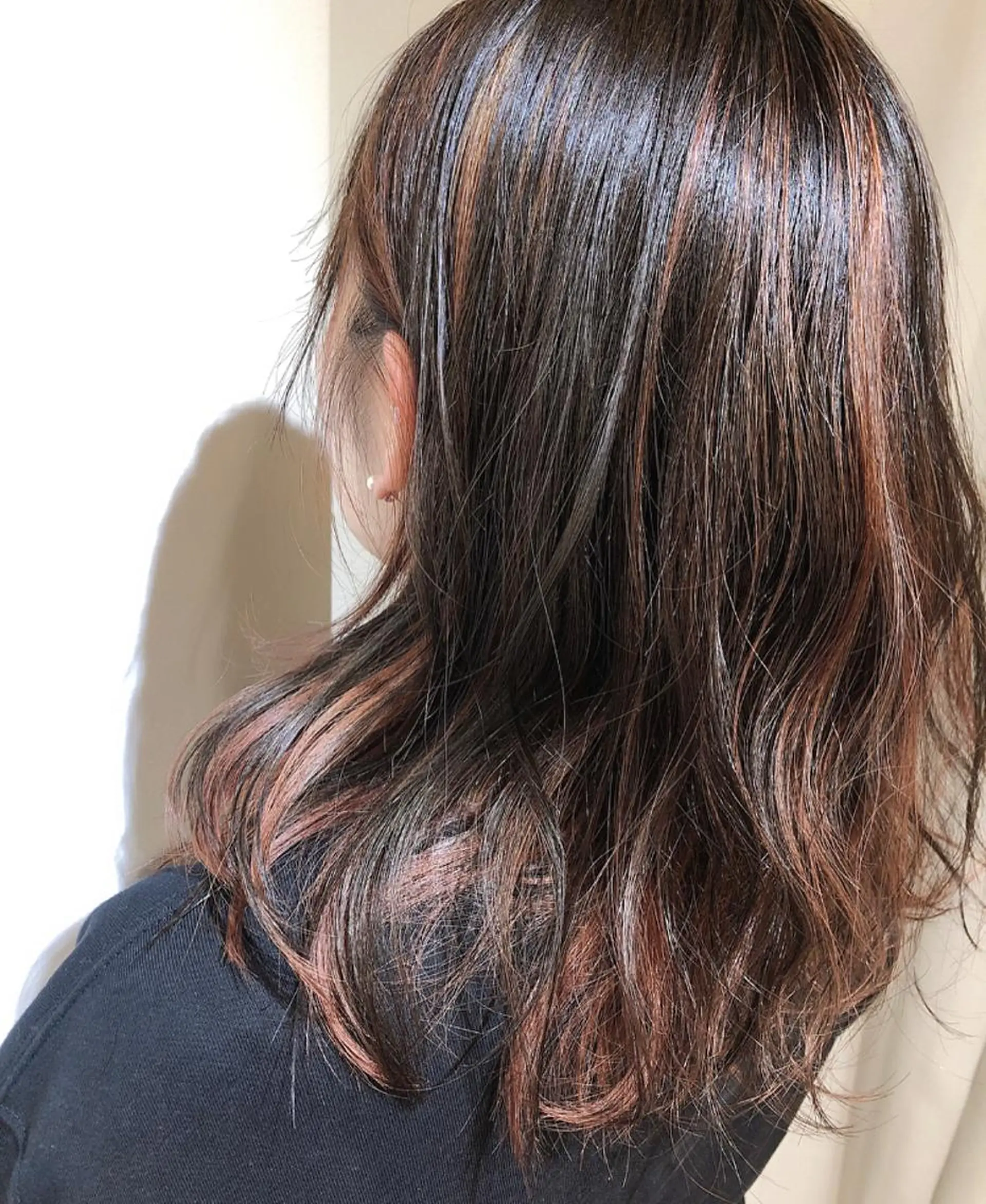 ミディアム カラー ハイライトカラー インナーカラー ハイライト ヘアカラー トリートメント 過去一の柔髪ヘア 🌿IVYjoureのヘアスタイル