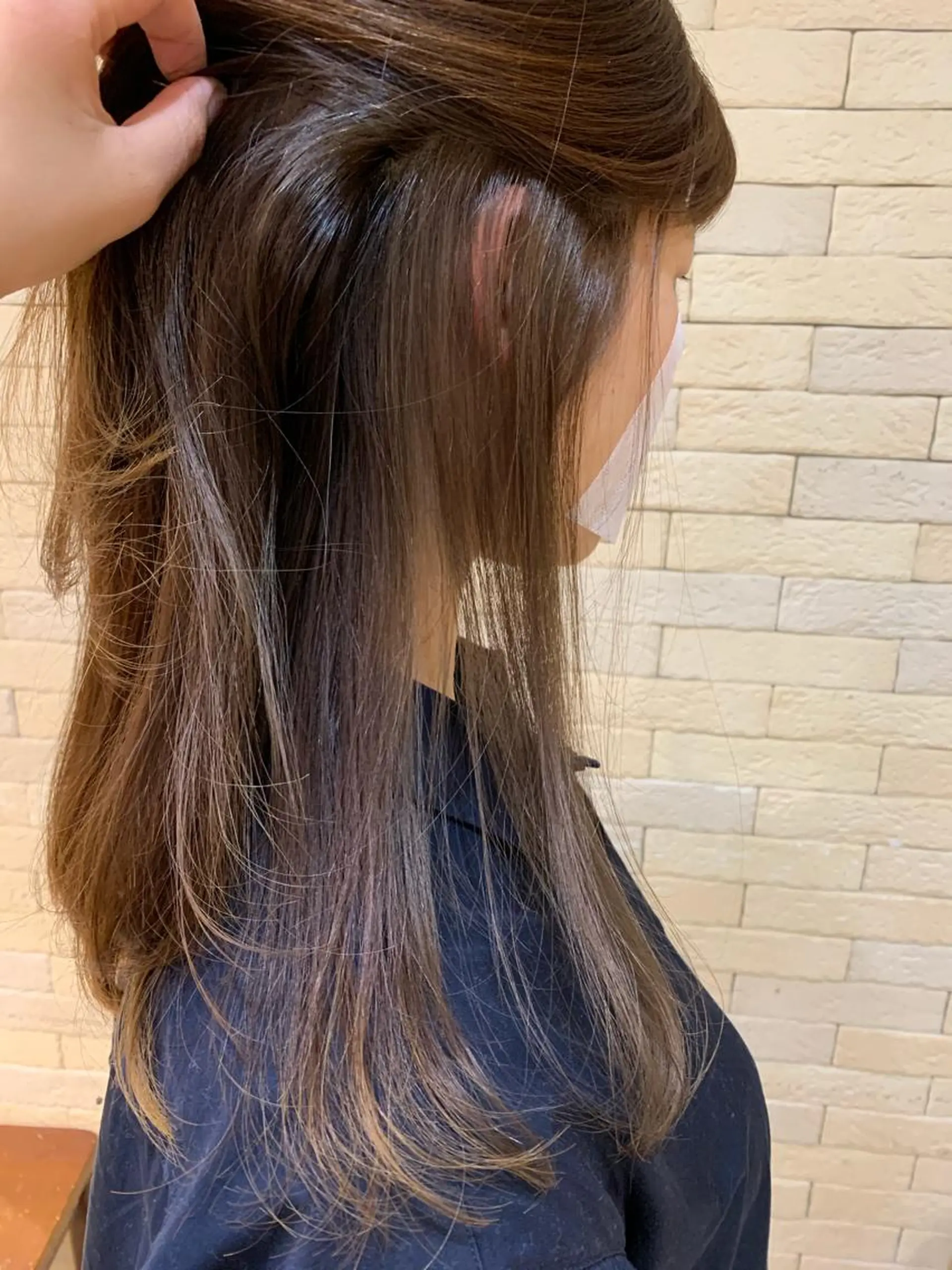 ロング カラー アッシュ アッシュグレー ブリーチ 透明感カラー イヤリングカラー 艶髪レイヤー上田 紗也🇰🇷💗のヘアスタイル