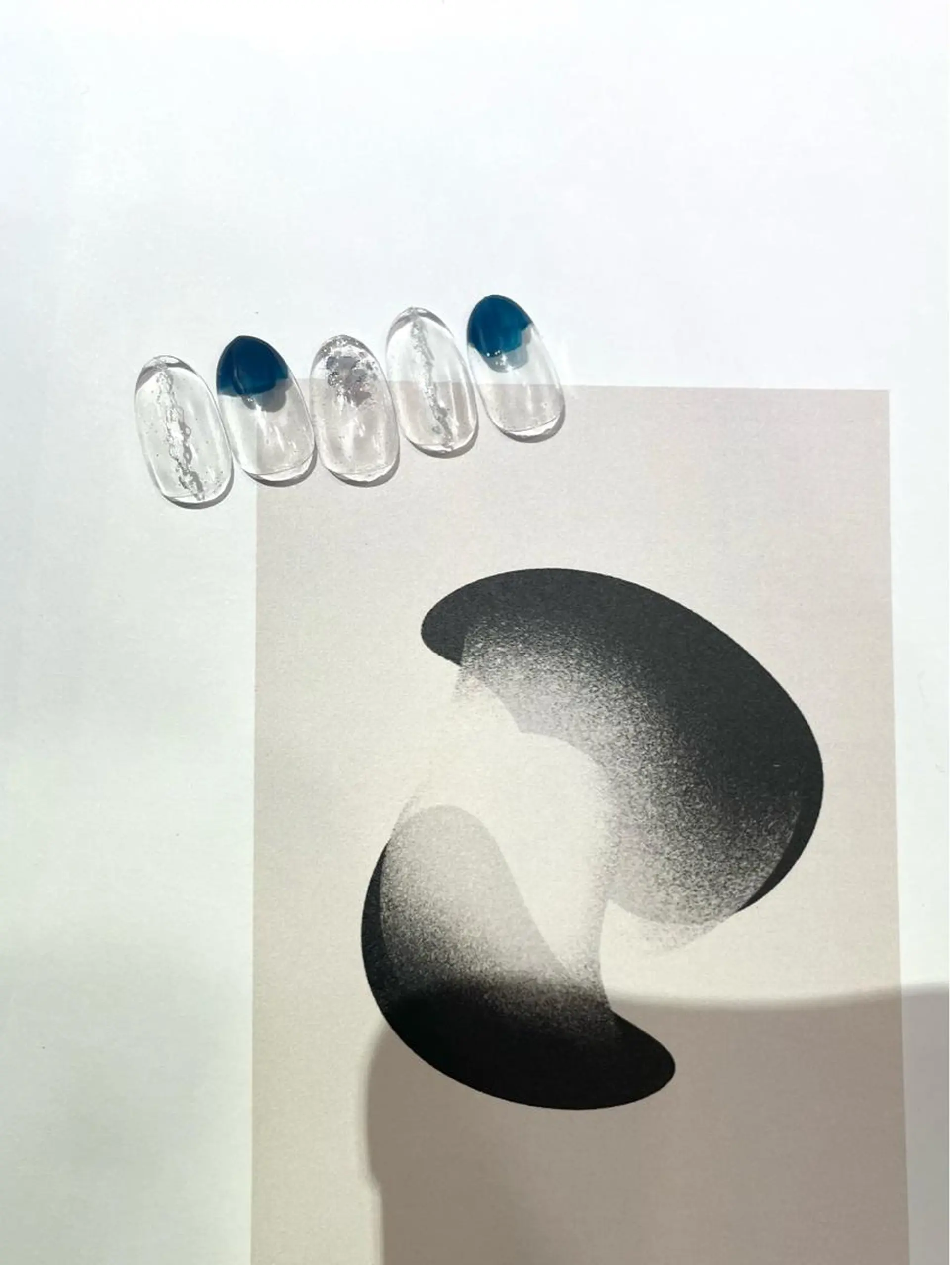 ネイル anyora nail salon所属・大人ワンホン キラキラ／Ayanoのネイルデザイン