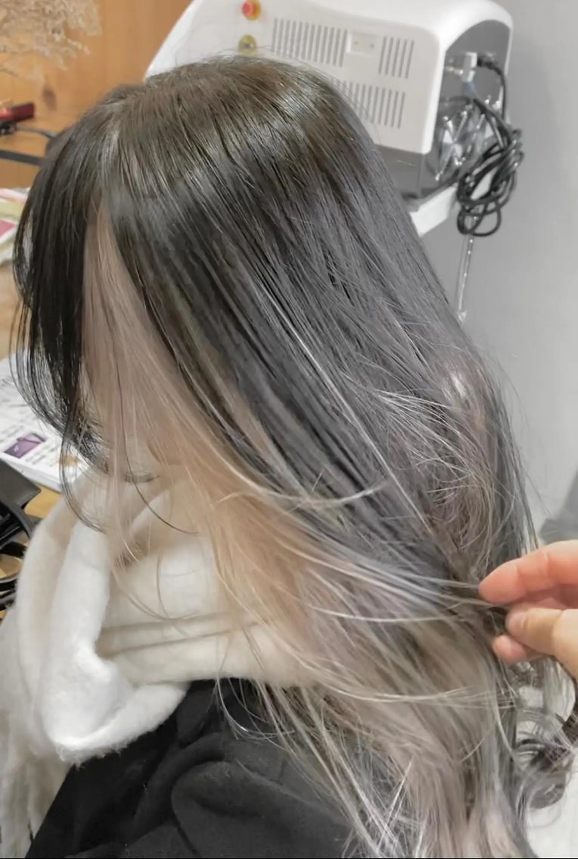 ロング カラー 透明感ハイトーン☆ 今津 佑太のヘアスタイル