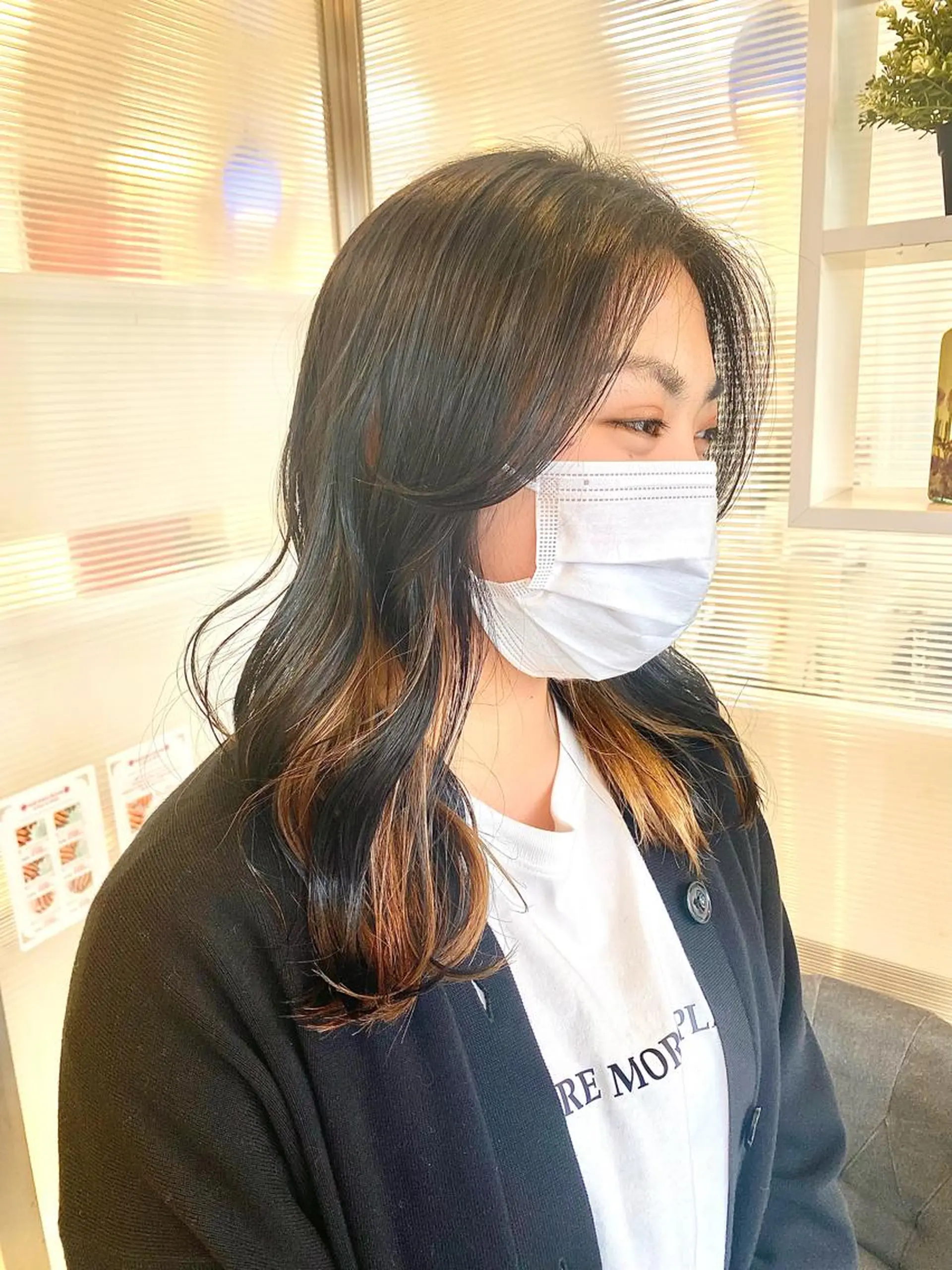 ロング カラー ブラウンカラー インナーカラー 小野 茉奈美のヘアスタイル