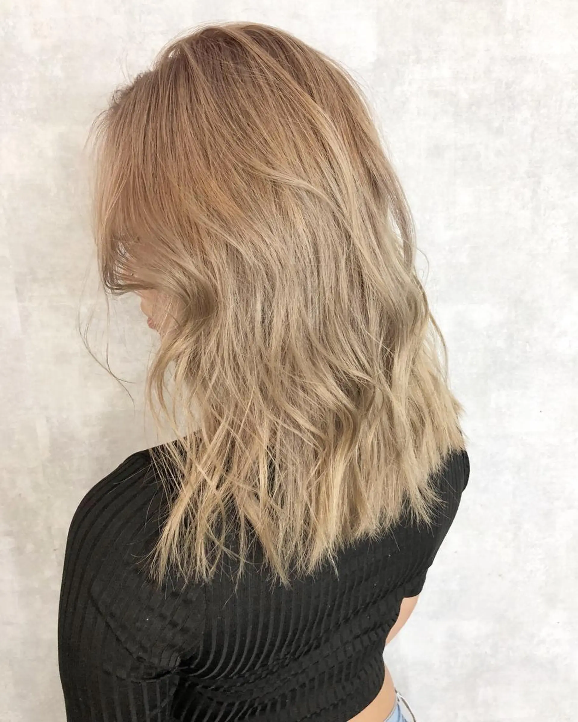 ミディアム カラー ベージュカラー レイヤーカット BLend 渋谷のヘアスタイル