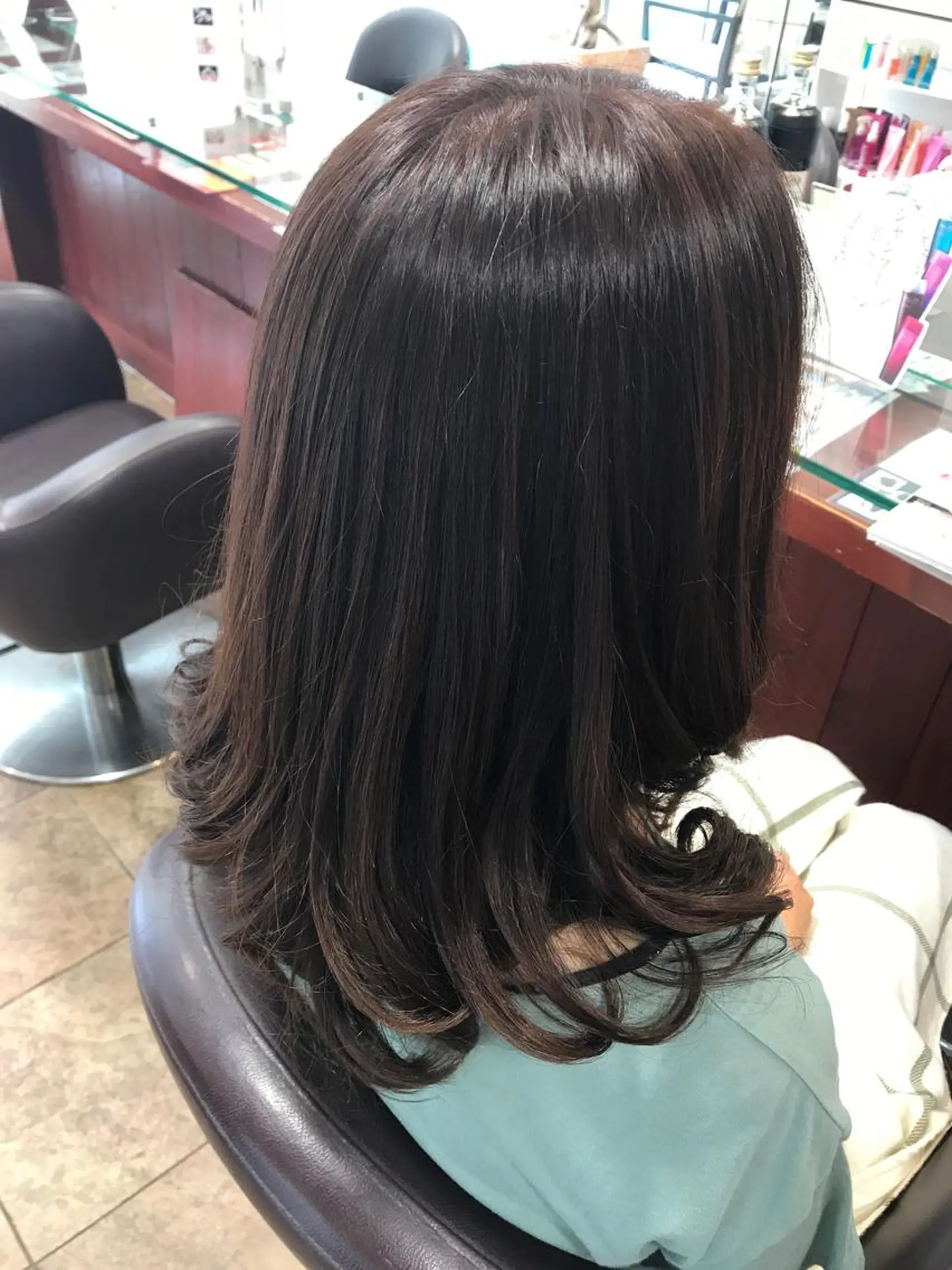 ミディアム 嶋村 望美のヘアスタイル