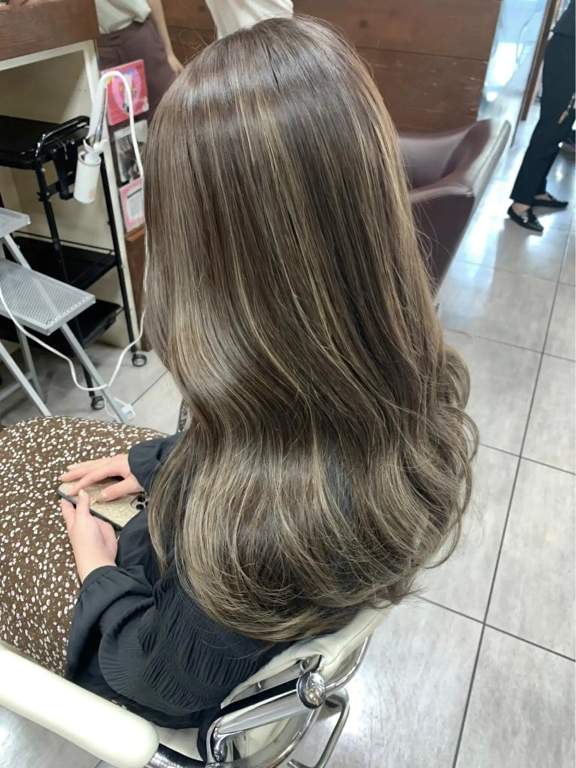 セミロング ハイライト 🫧艶髪カラー🫧 森本くるみのヘアスタイル