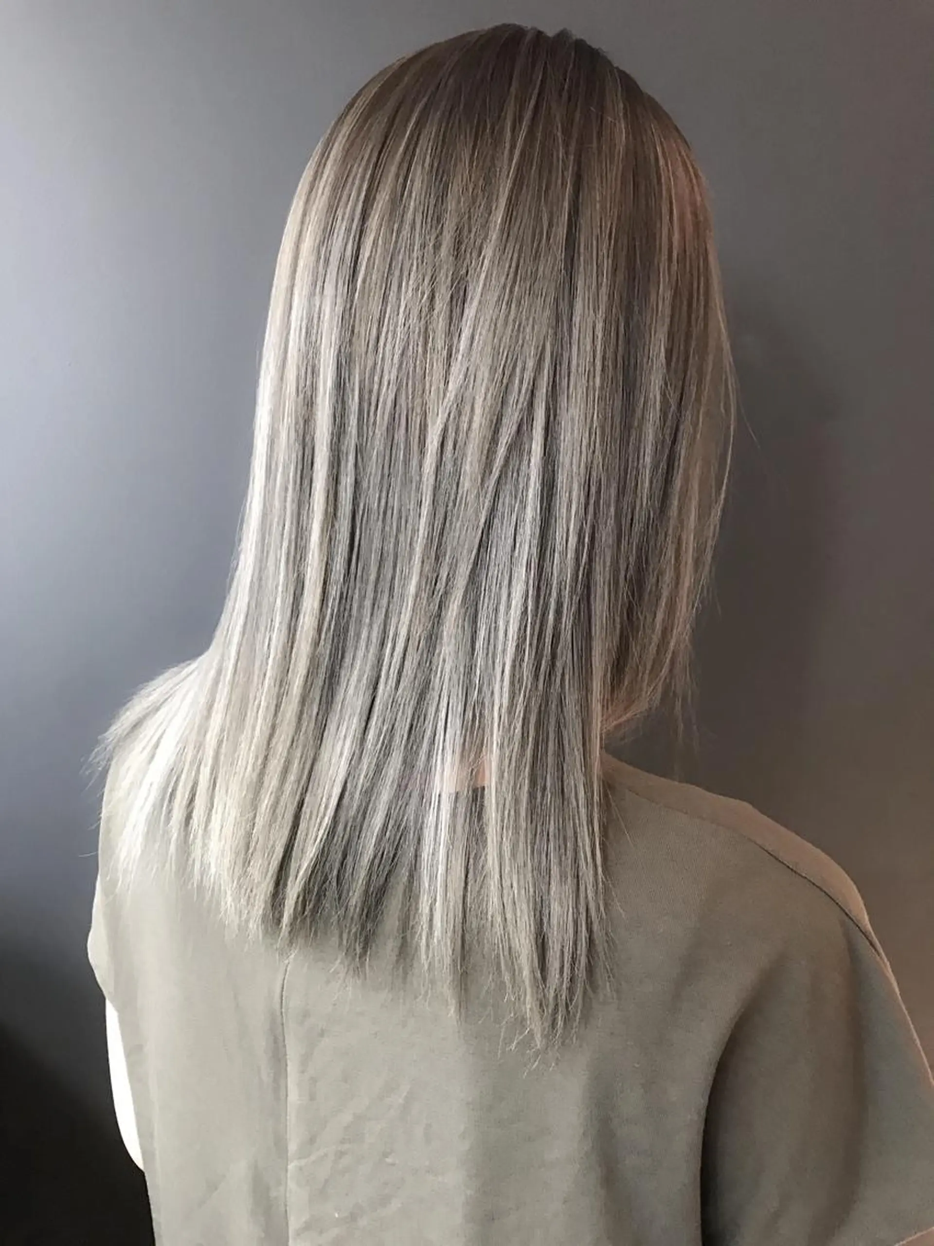 ミディアム カラー ブリーチ ブロンド 透明感カラー ハイライトカラー ハイライト ヘアカラー BOX mico.のヘアスタイル