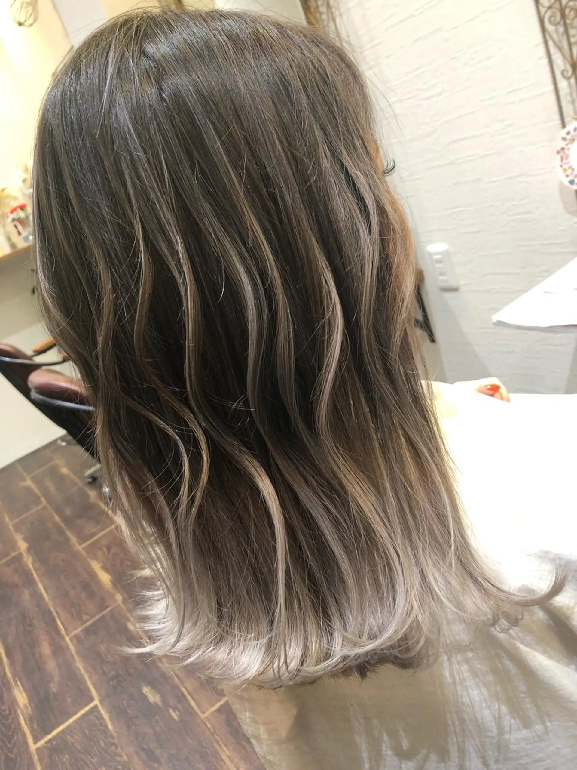 ロング カラー グラデーションカラー ハイライトカラー ハイライト 皆巳 達郎のヘアスタイル