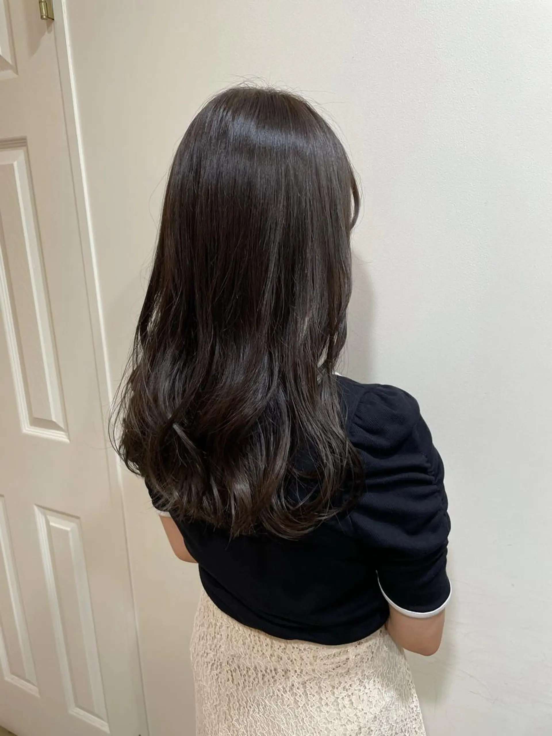 セミロング カラー カット ヘアカラー トリートメント MIOベージュカラー 柔らかいカラーのヘアスタイル