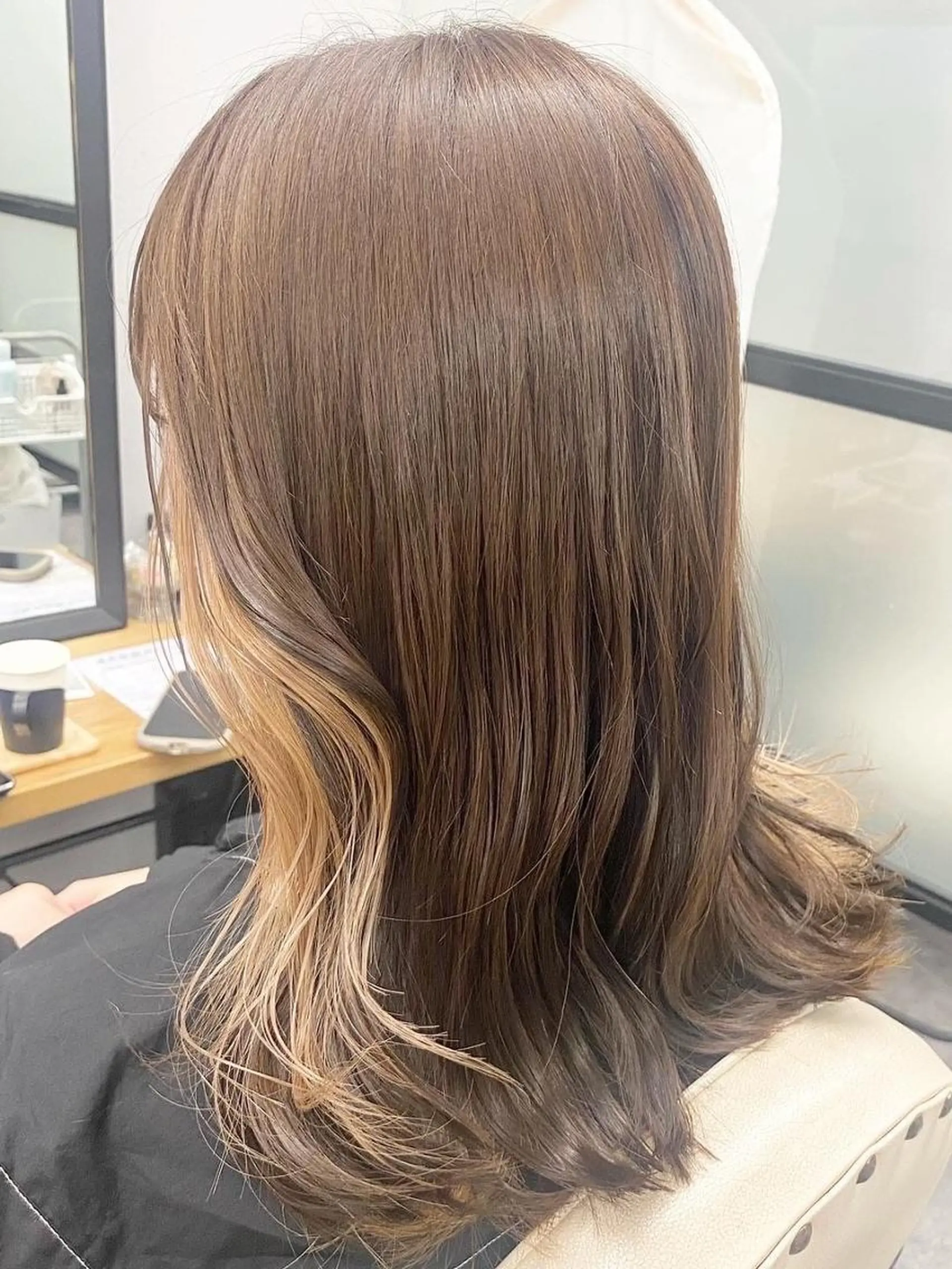 セミロング カラー アディクシーカラー アッシュ バレイヤージュ ミストバング ベージュカラー カット ヘアカラー N° aria 三軒茶屋のヘアスタイル