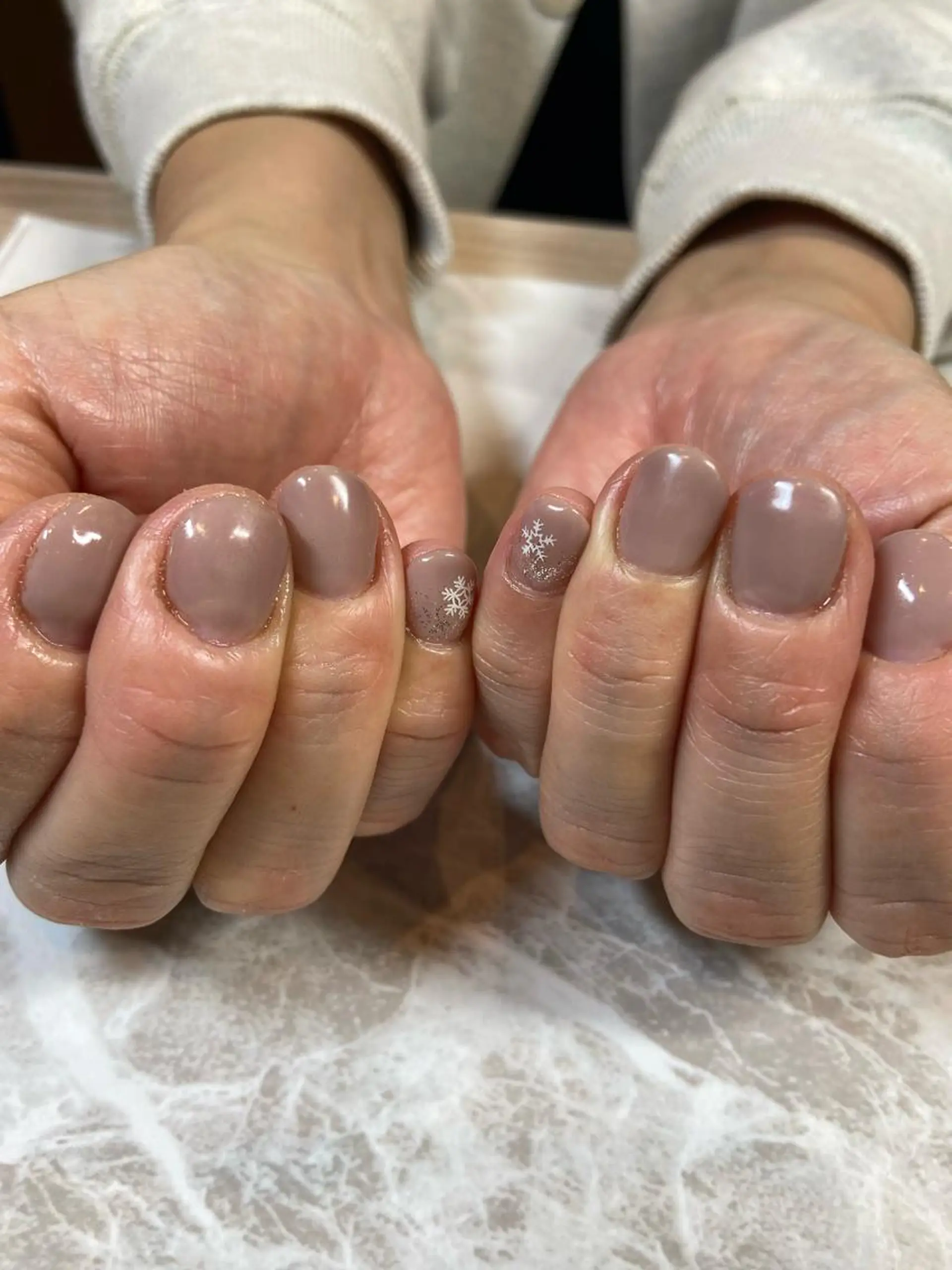 ミディアム ネイル ワンカラーネイル 冬ネイル ハンドネイル ネイルサロン ステラのネイルデザイン