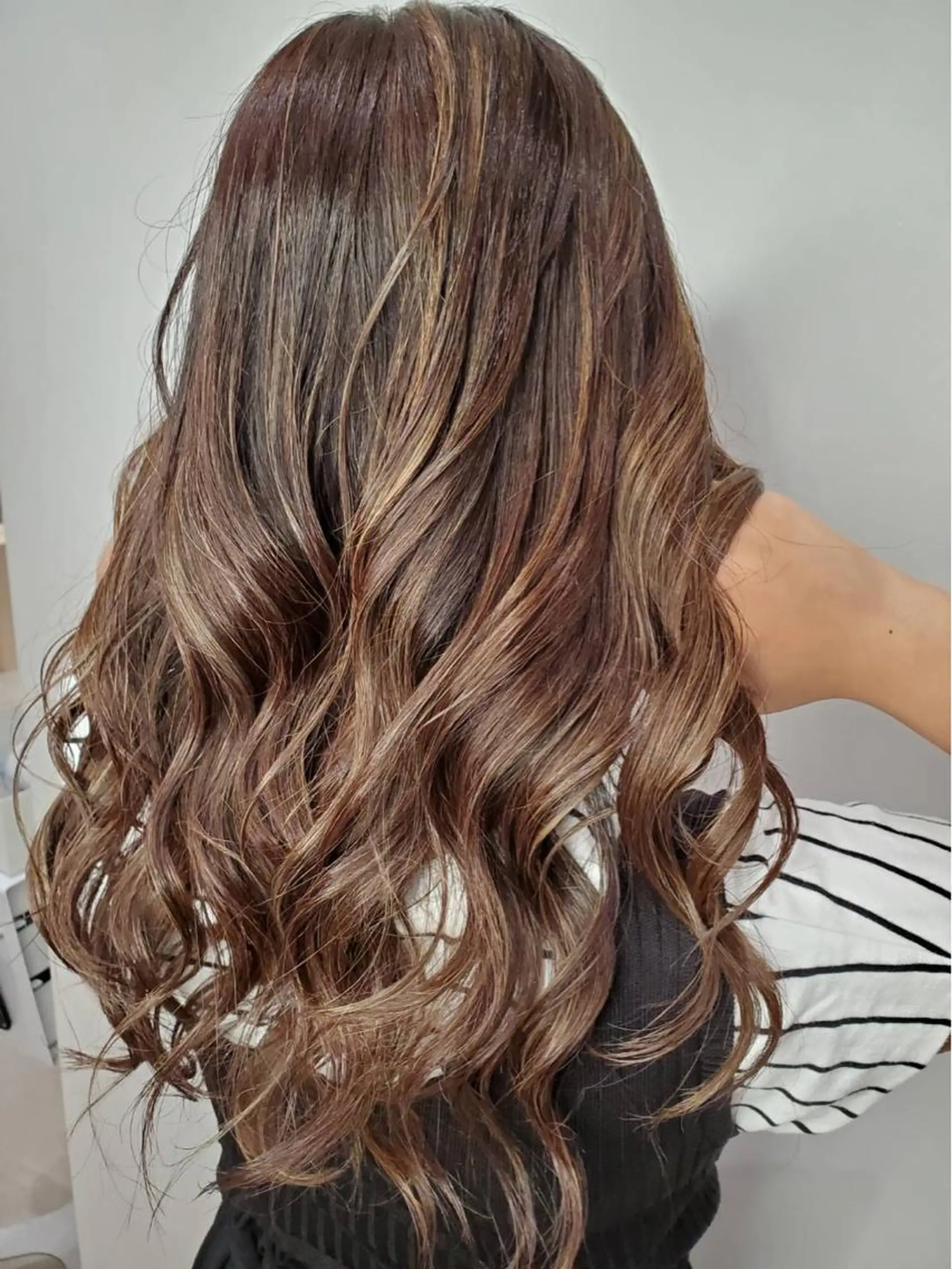 セミロング カラー MONIQA原宿所属・デザインカラーウルフ 宙也のヘアスタイル