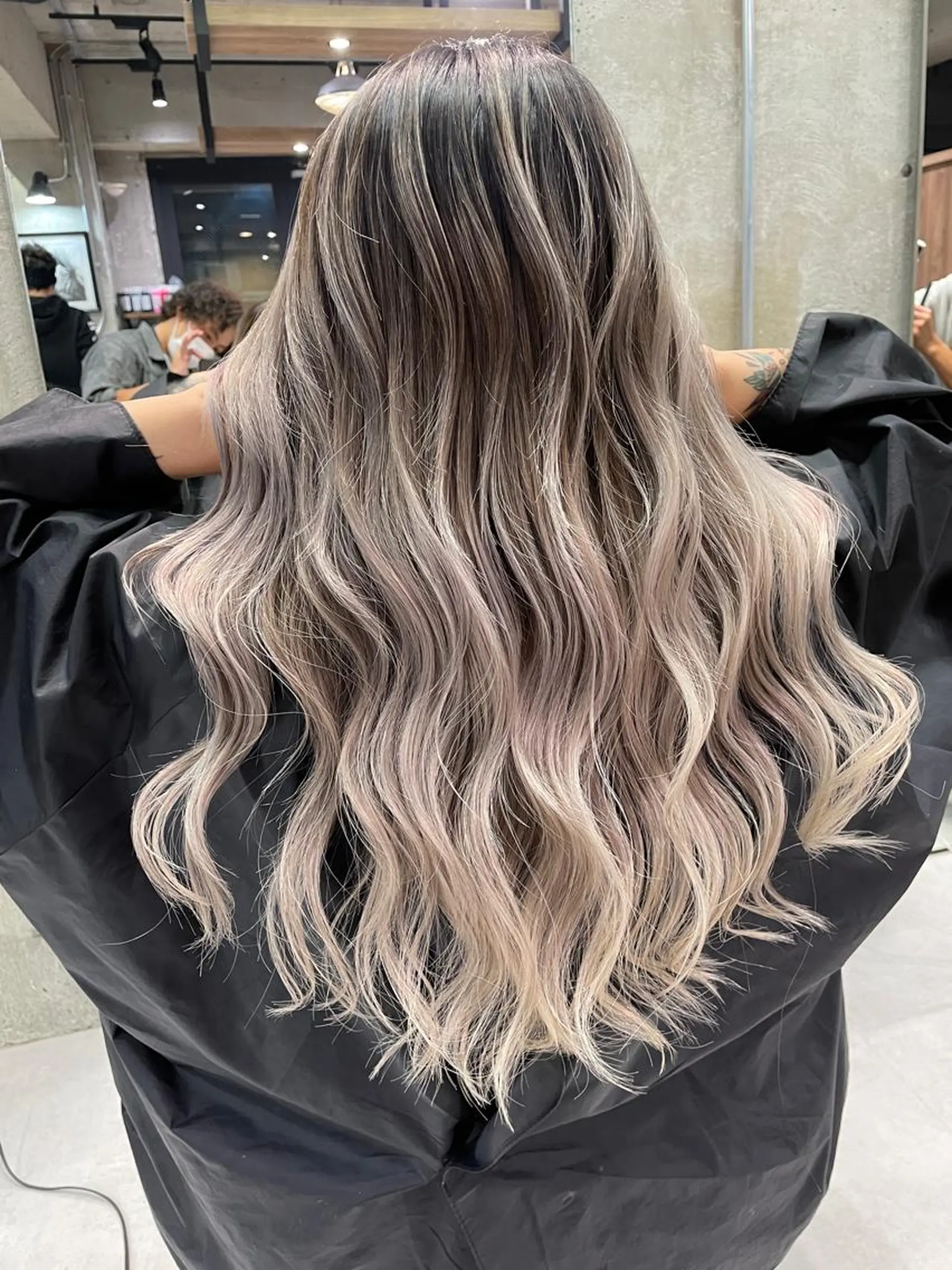 ロング カラー バレイヤージュ レイヤーカット ヘアカラー SALOWIN  原宿ash所属・タナカ タクヤのヘアスタイル