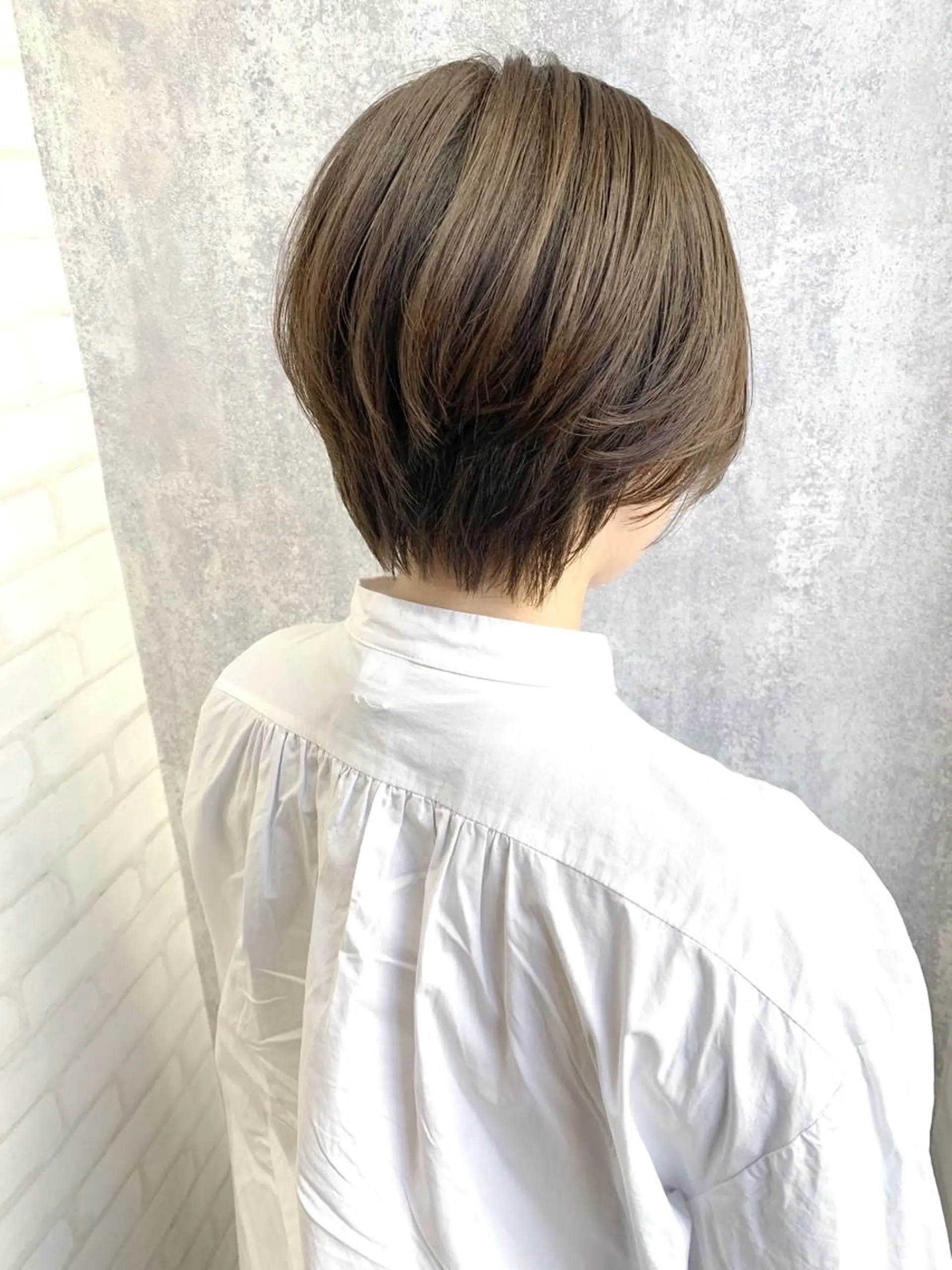 ショート カラー アディクシーカラー アッシュ バレイヤージュ ブリーチ ケアブリーチ カット ヘアカラー Zina福岡天神店 艶髪/レイヤー/小顔のヘアスタイル