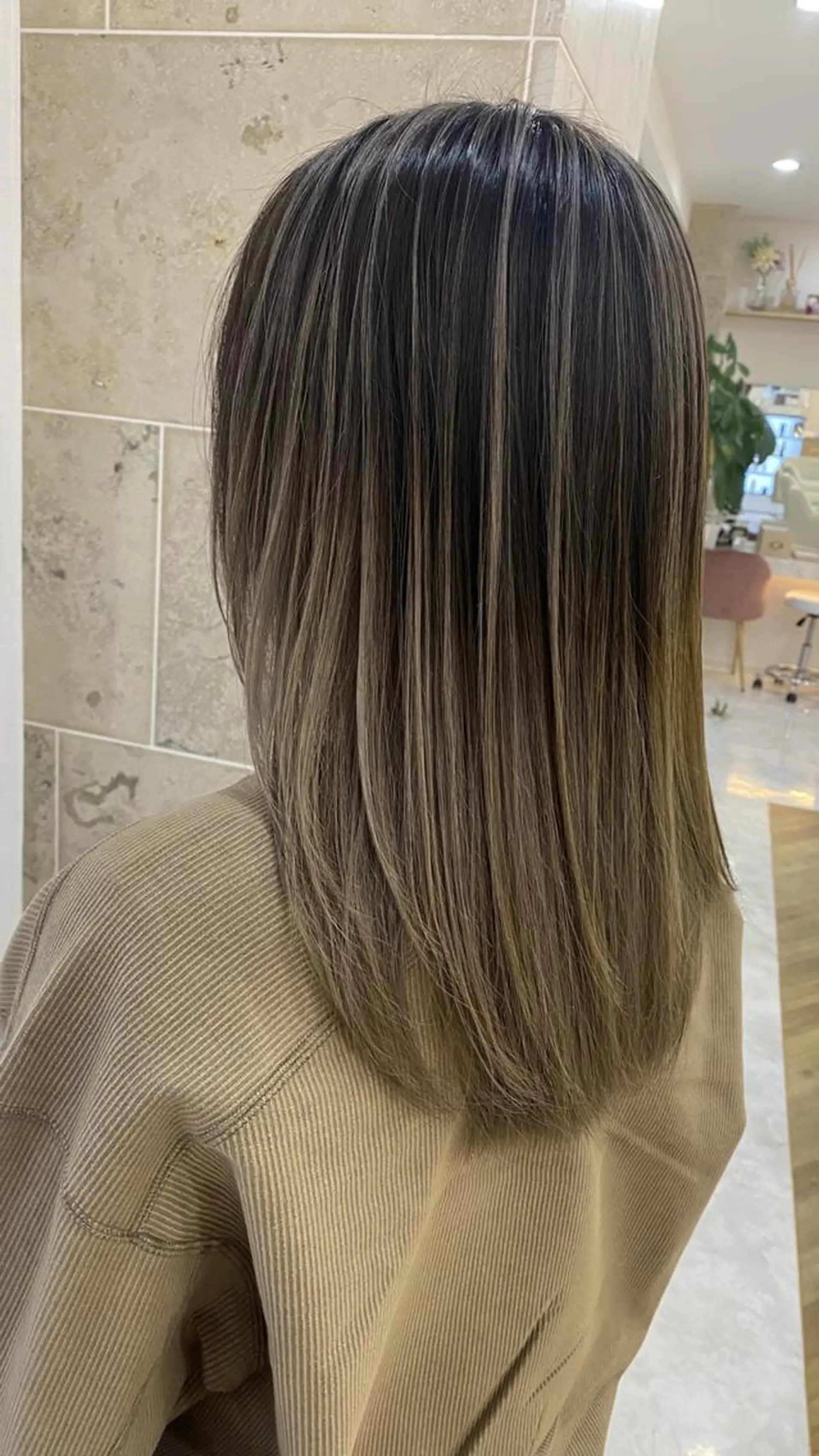 ミディアム 二上 怜のヘアスタイル