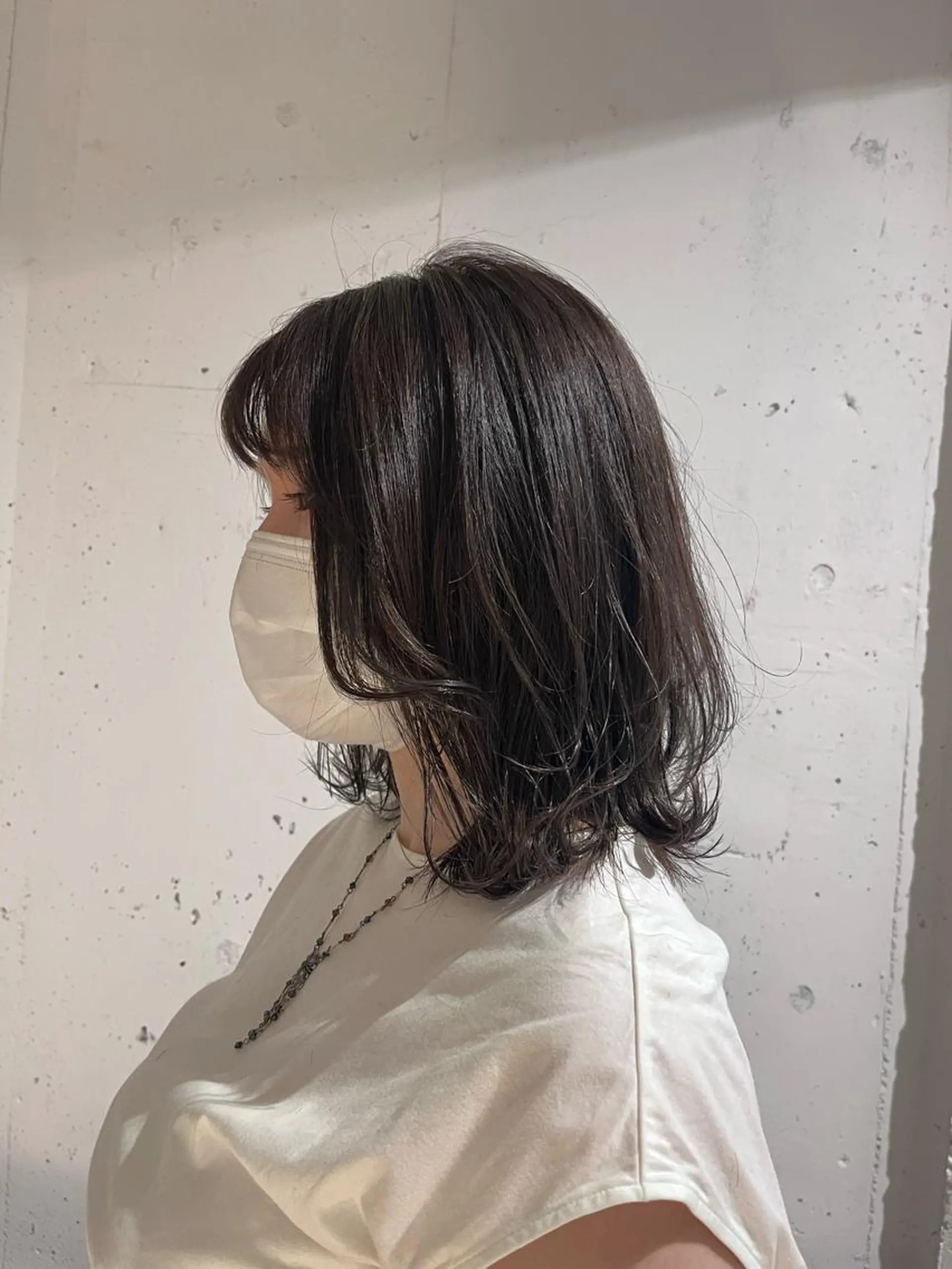 ミディアム カラー ミディアムレイヤー アッシュ ブルーカラー ブルーバイオレット 透明感カラー カット ヘアカラー トリートメント ヘッドスパ ヘアセット カジュアルを女っぽく 𝗮𝘆𝗮𝗰𝗼のヘアスタイル