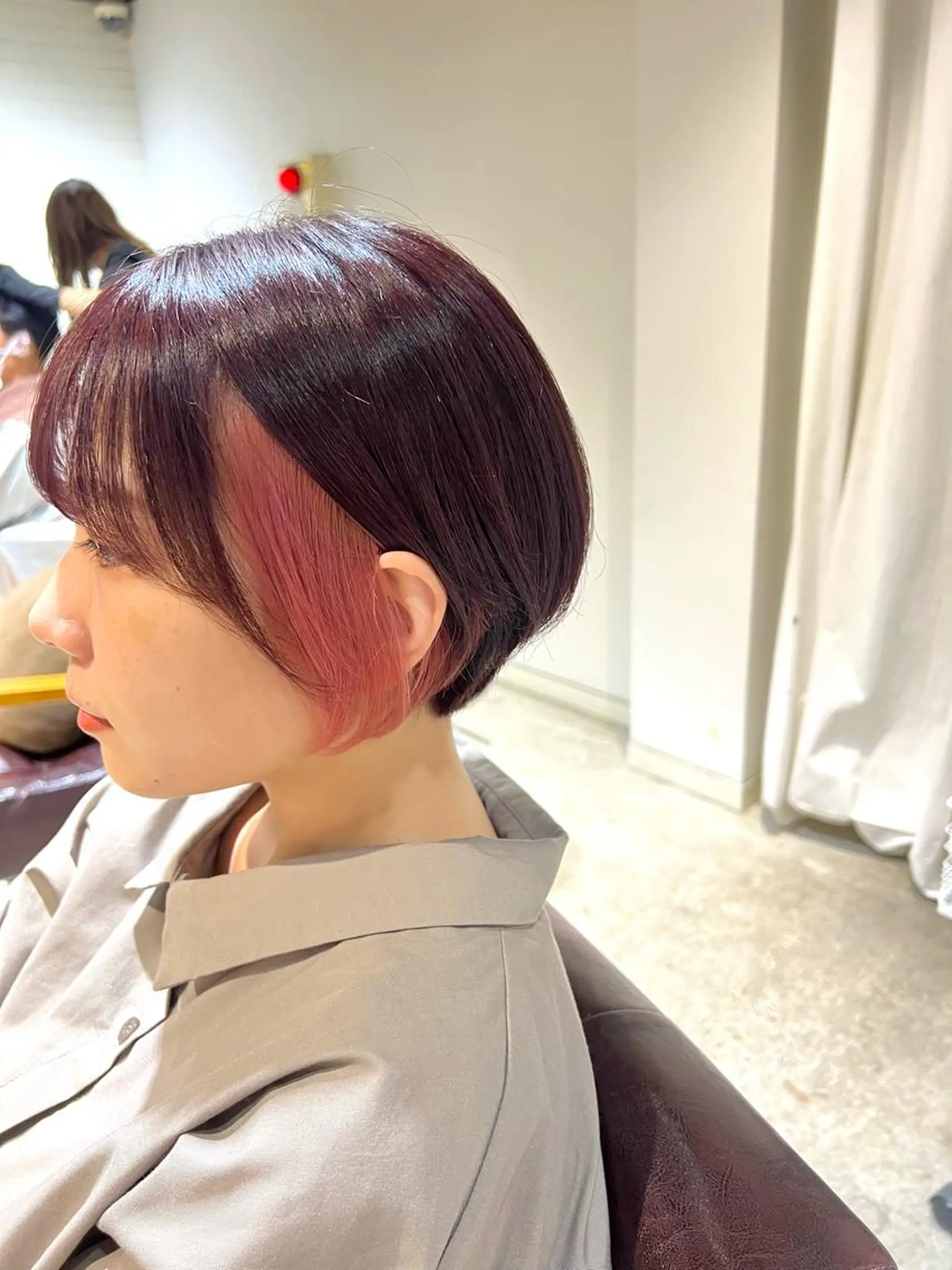 ショート ピンクラベンダー ヘアカラー ニイムラ ミキのヘアスタイル