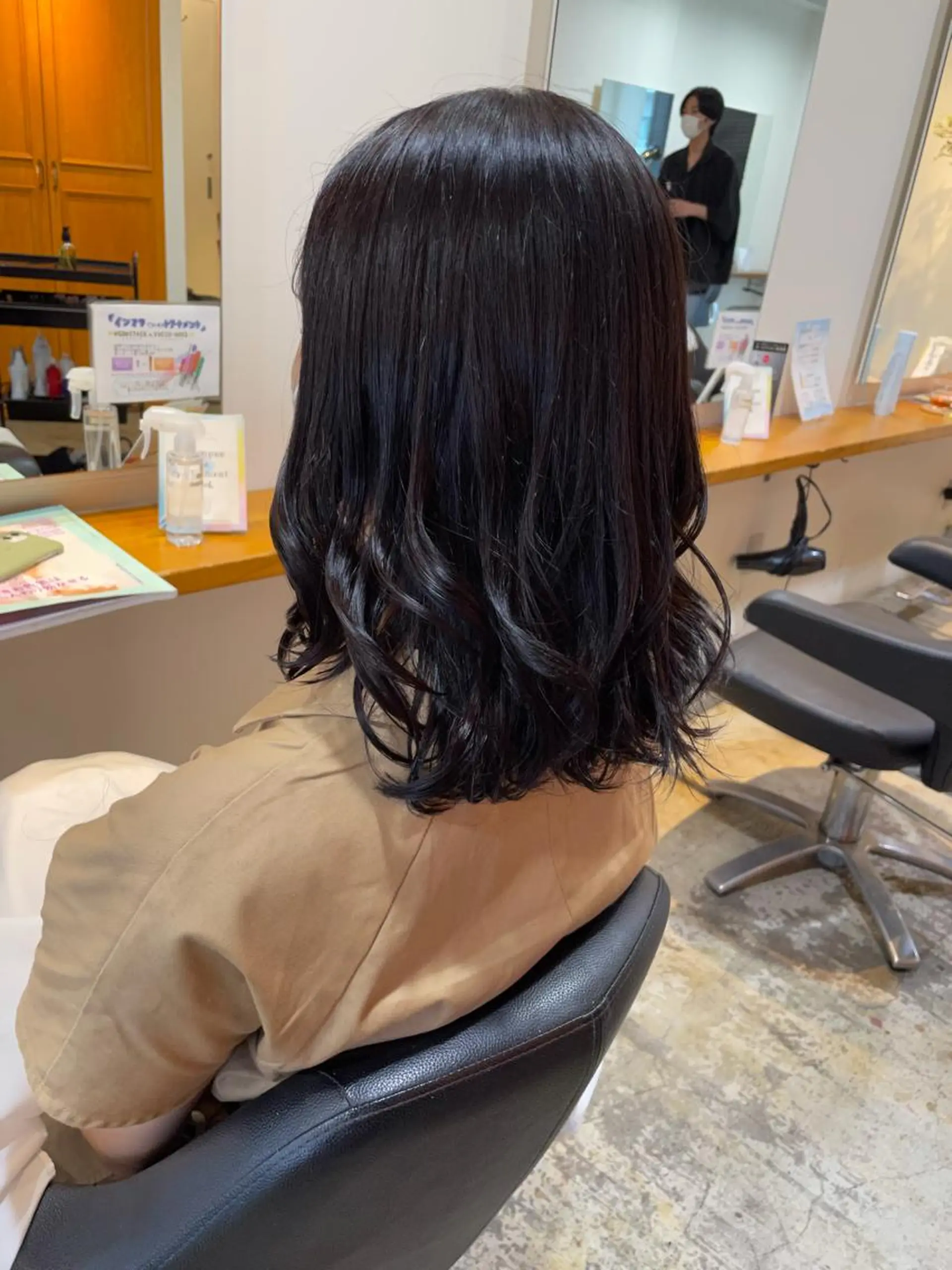 ミディアム カラー カット ヘアカラー トリートメント MIOベージュカラー 柔らかいカラーのヘアスタイル