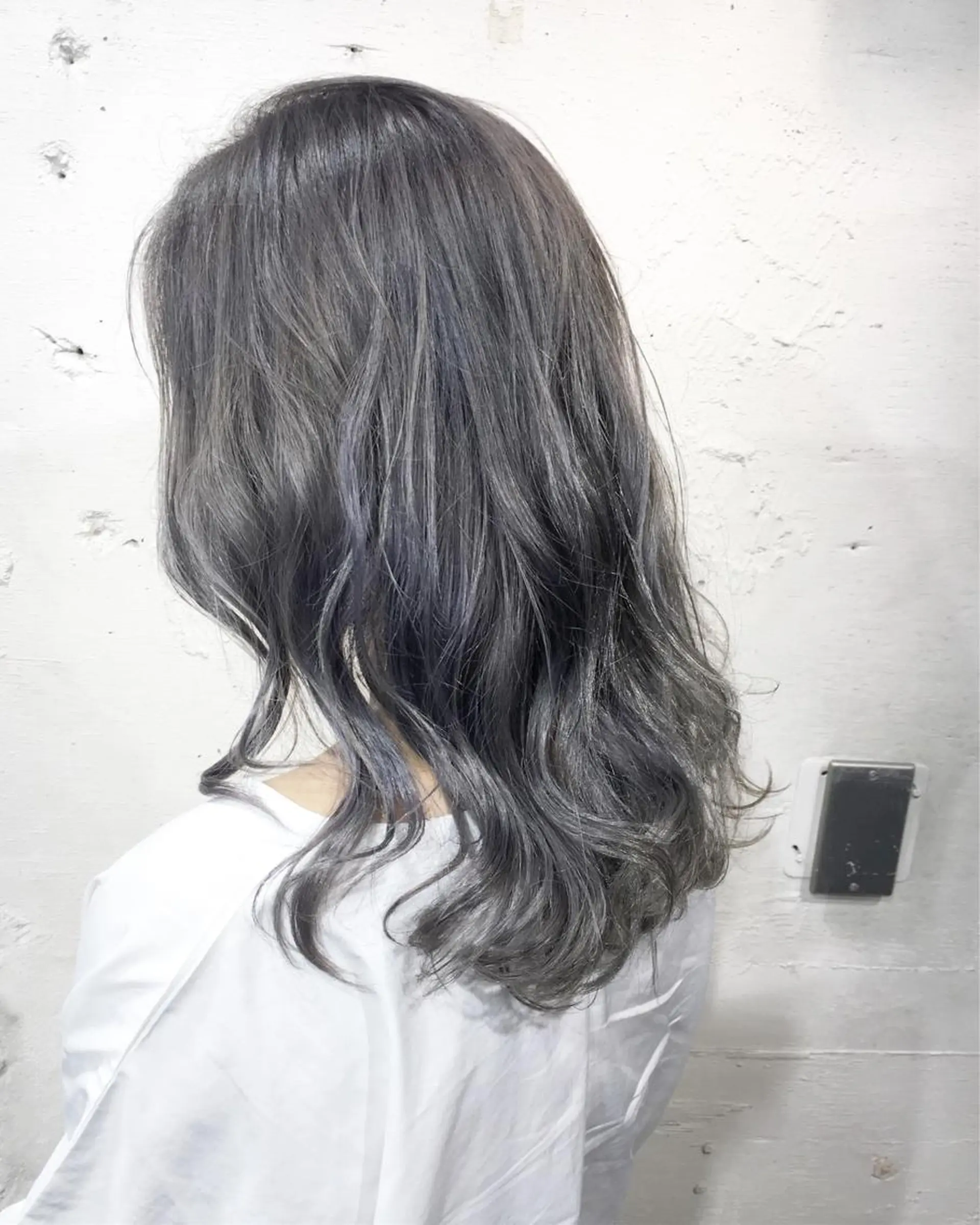 セミロング カラー ヘアアレンジ シルバー ✨艶髪✨透明感✨ 山内大樹のヘアスタイル