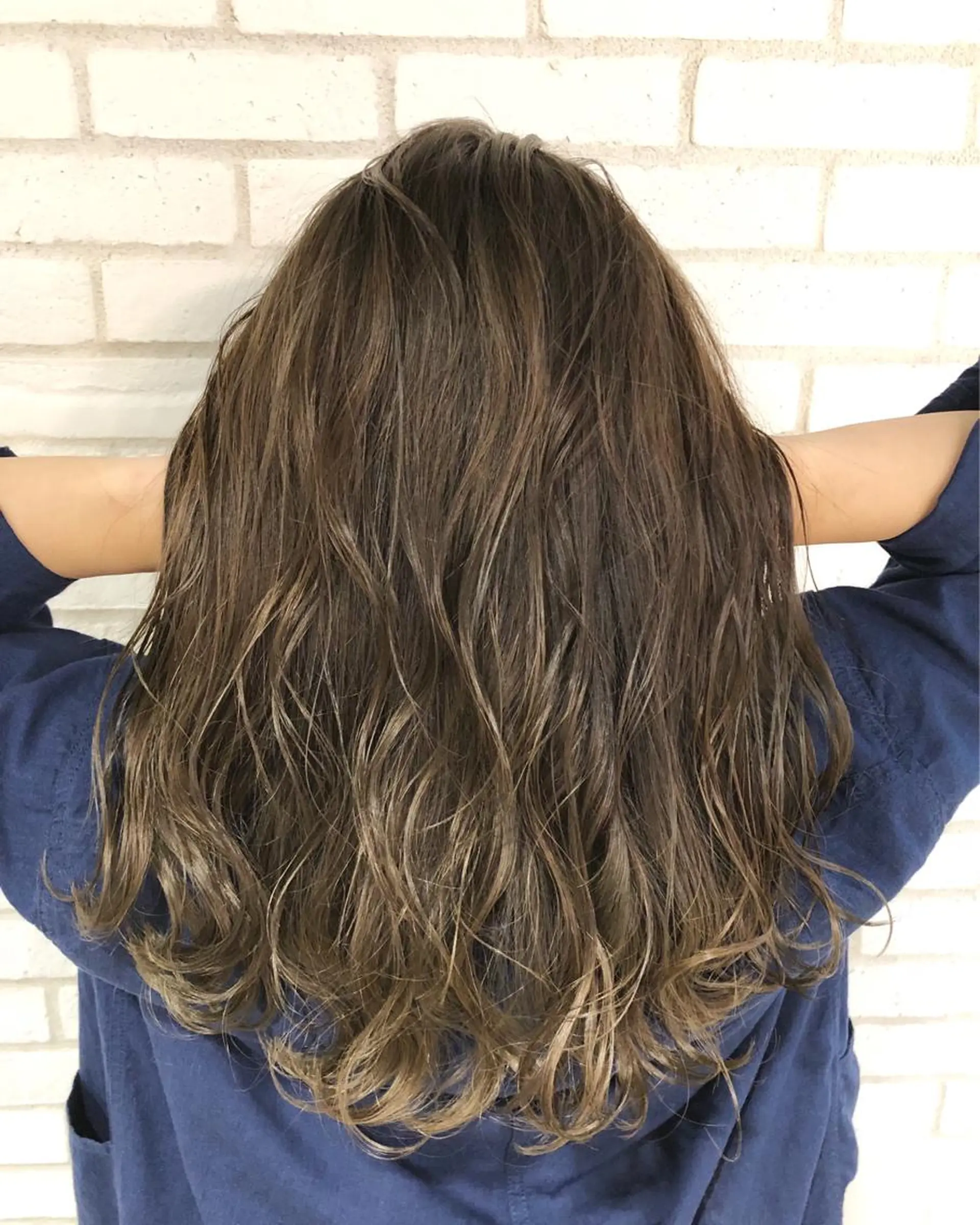 セミロング カラー 透明感カラー ハイライトカラー 外国人風カラー ハイライト she2.shinjuku所属・takumi Hのヘアスタイル