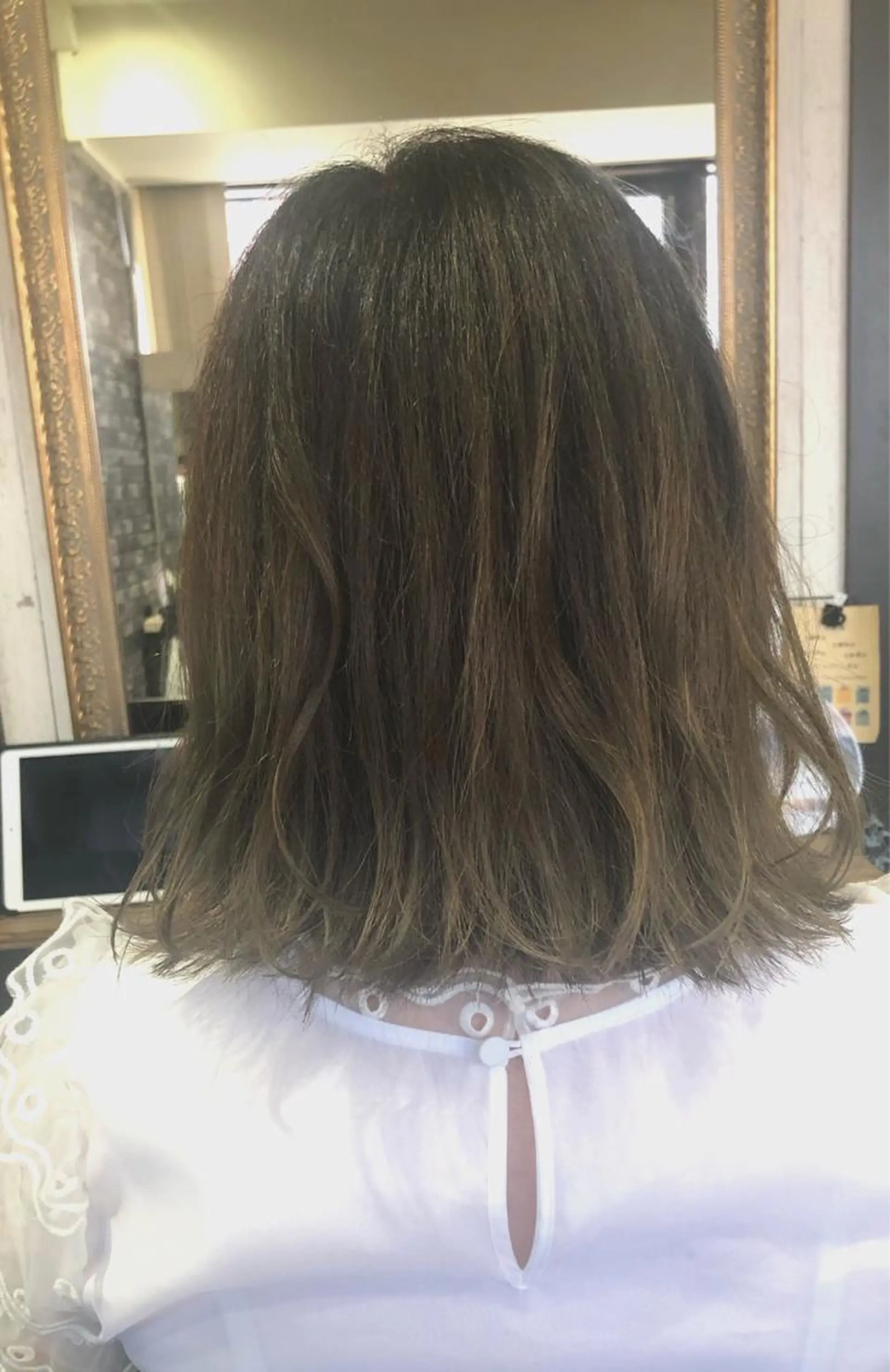 ミディアム カット ヘアカラー トリートメント 山崎 晃治のヘアスタイル