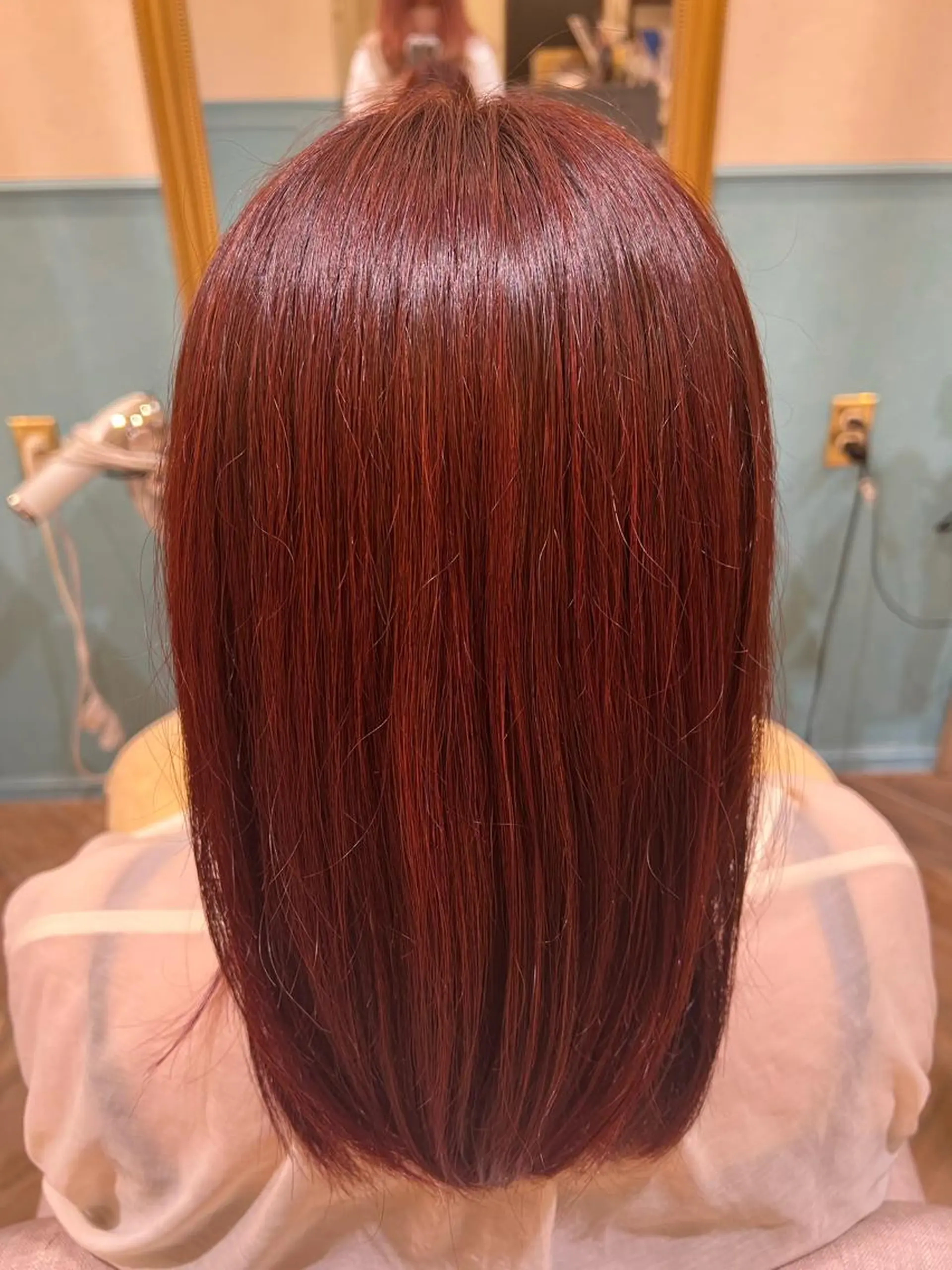 セミロング カラー ブリーチ ブリーチなしカラー 城 梨音のヘアスタイル