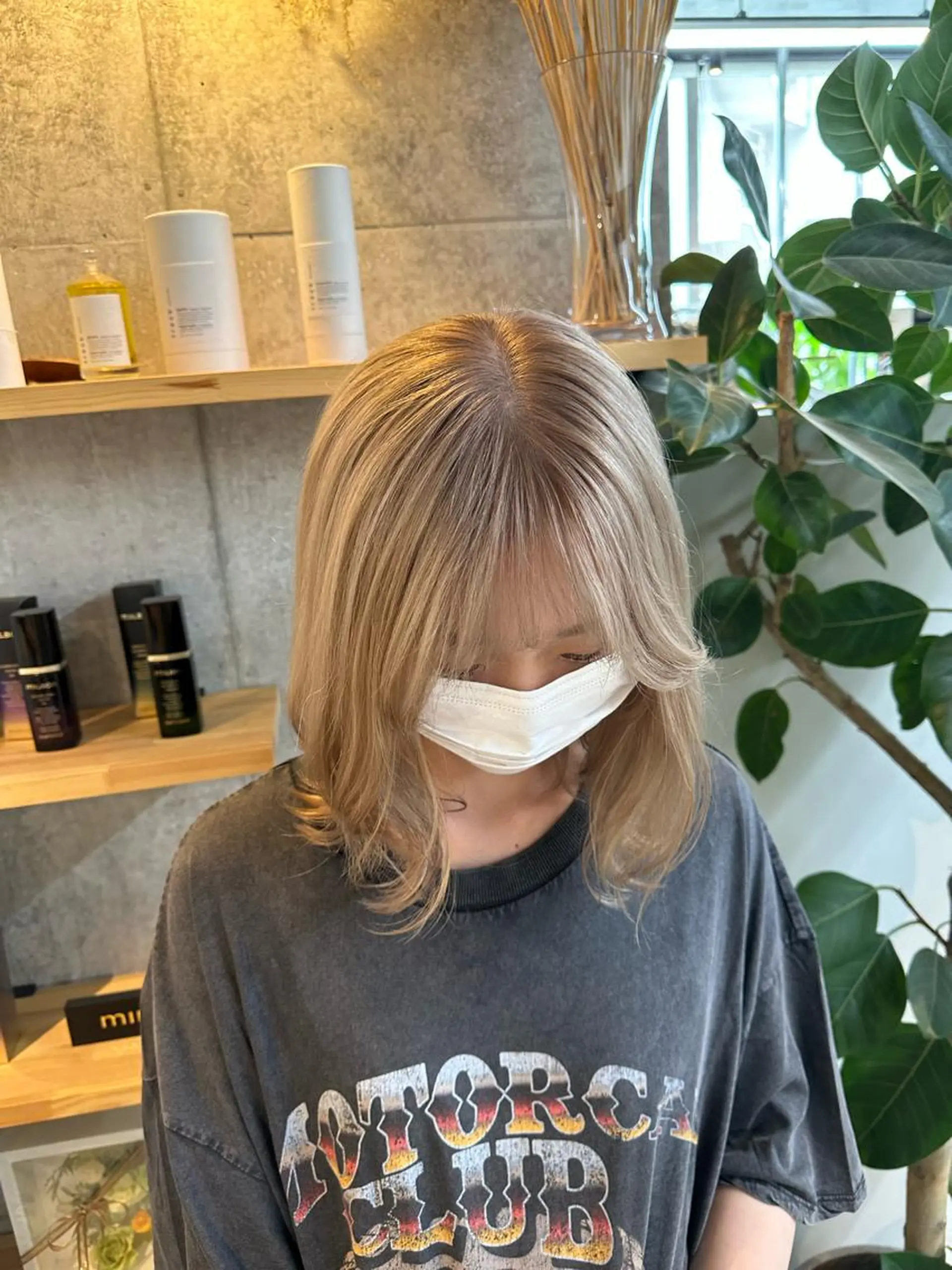 ミディアム カラー yuika .のヘアスタイル