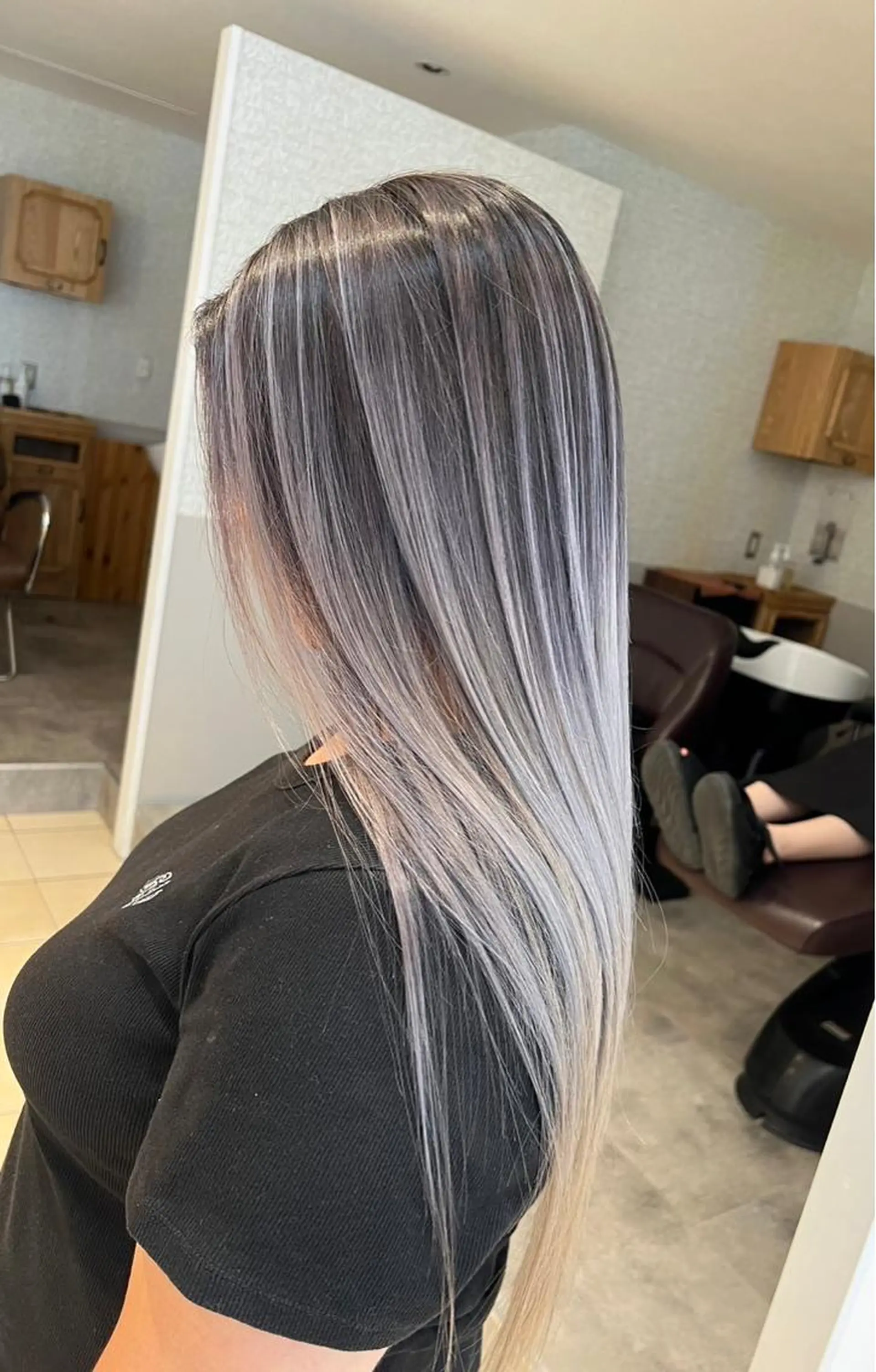 ロング カラー バレイヤージュ シルバー ホワイトシルバー レイヤーカット ヘアカラー トリートメント ROBIN所属・指名数No.1 /NAOYAのヘアスタイル