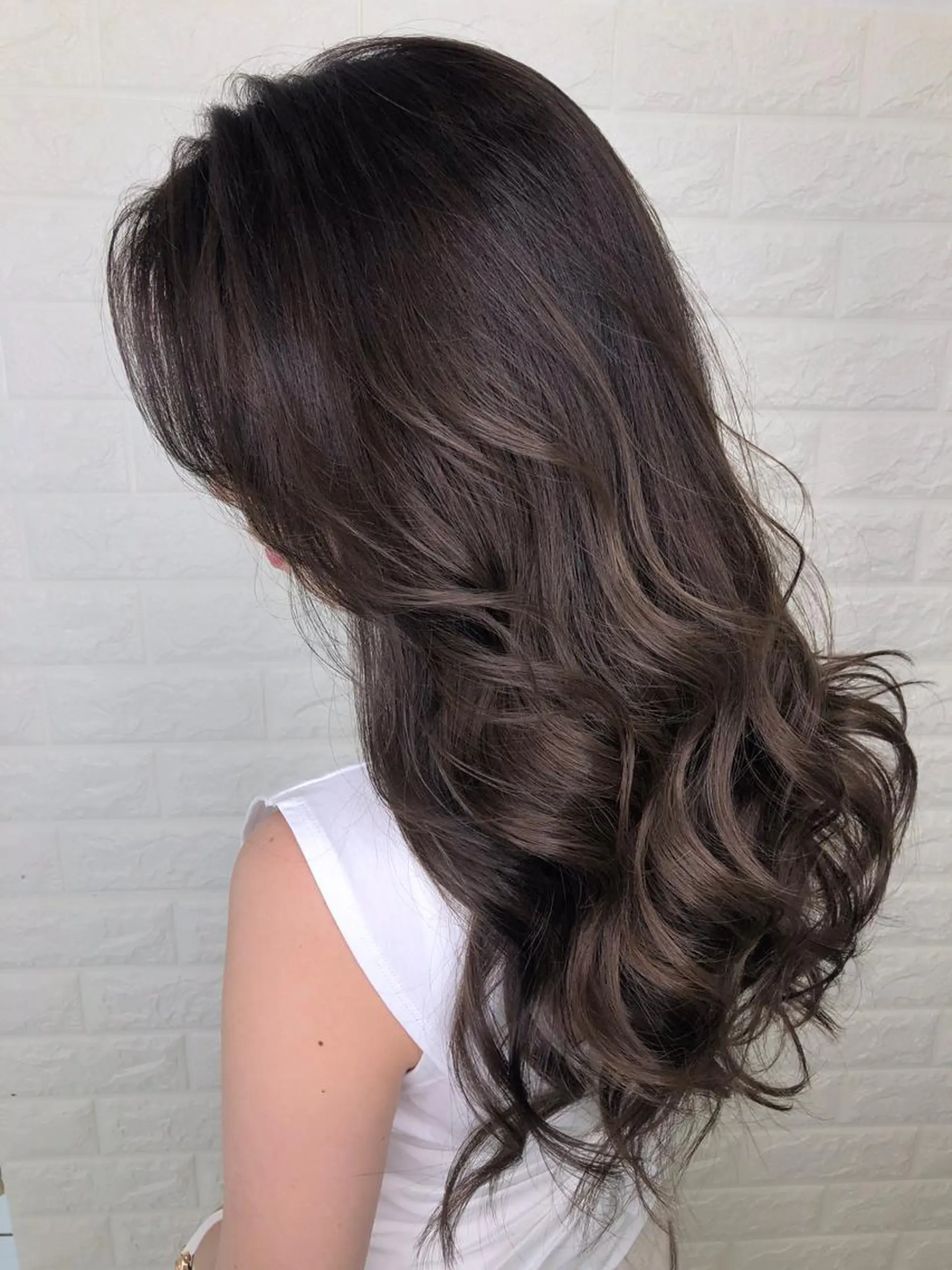 セミロング ヘアカラー トリートメント GO TODAYシェアサロン原宿Leap店所属・髪質改善 レイヤー Naoyaのヘアスタイル