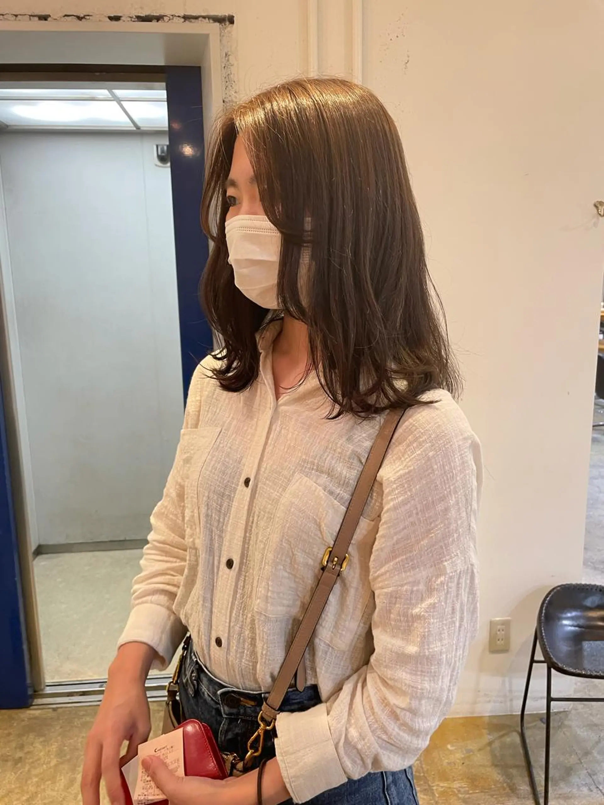 ミディアム カラー グレージュ オリーブグレージュ オリーブグレー レイヤーカット カット ヘアカラー トリートメント MIOベージュカラー 柔らかいカラーのヘアスタイル