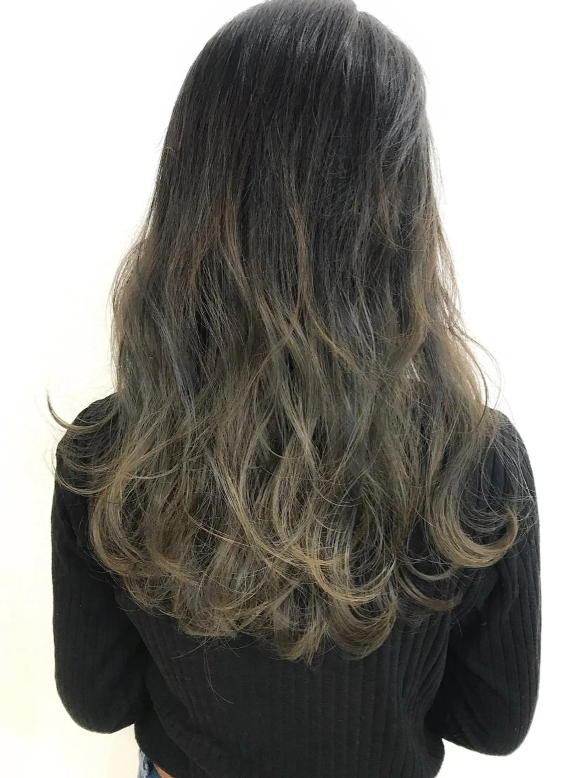 ロング レイヤーカット 💫カットはなんでも 得意です✂️のヘアスタイル