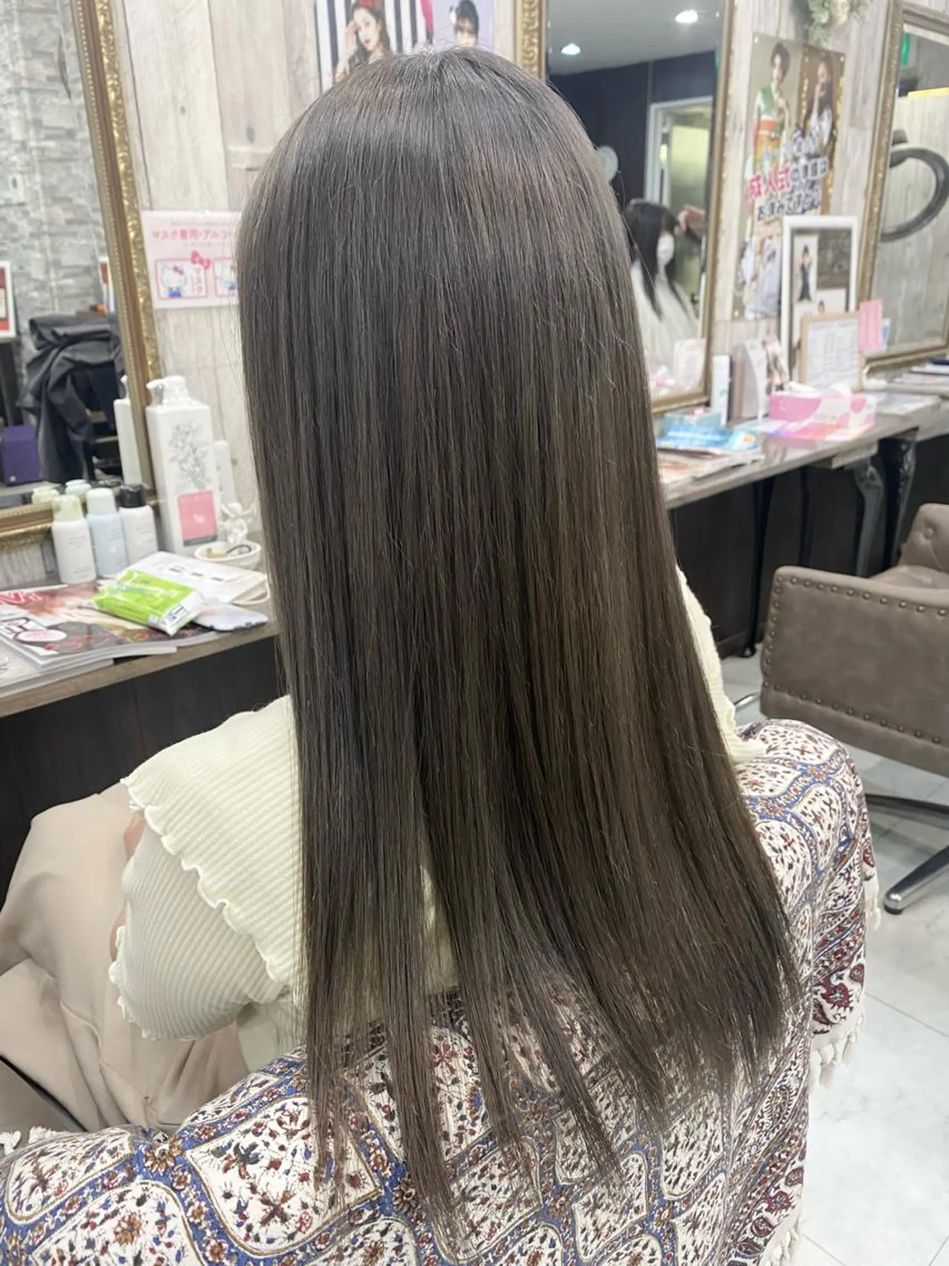 ロング アッシュ ヘアカラー トリートメント 土屋朱理/ ハイトーンカラーのヘアスタイル