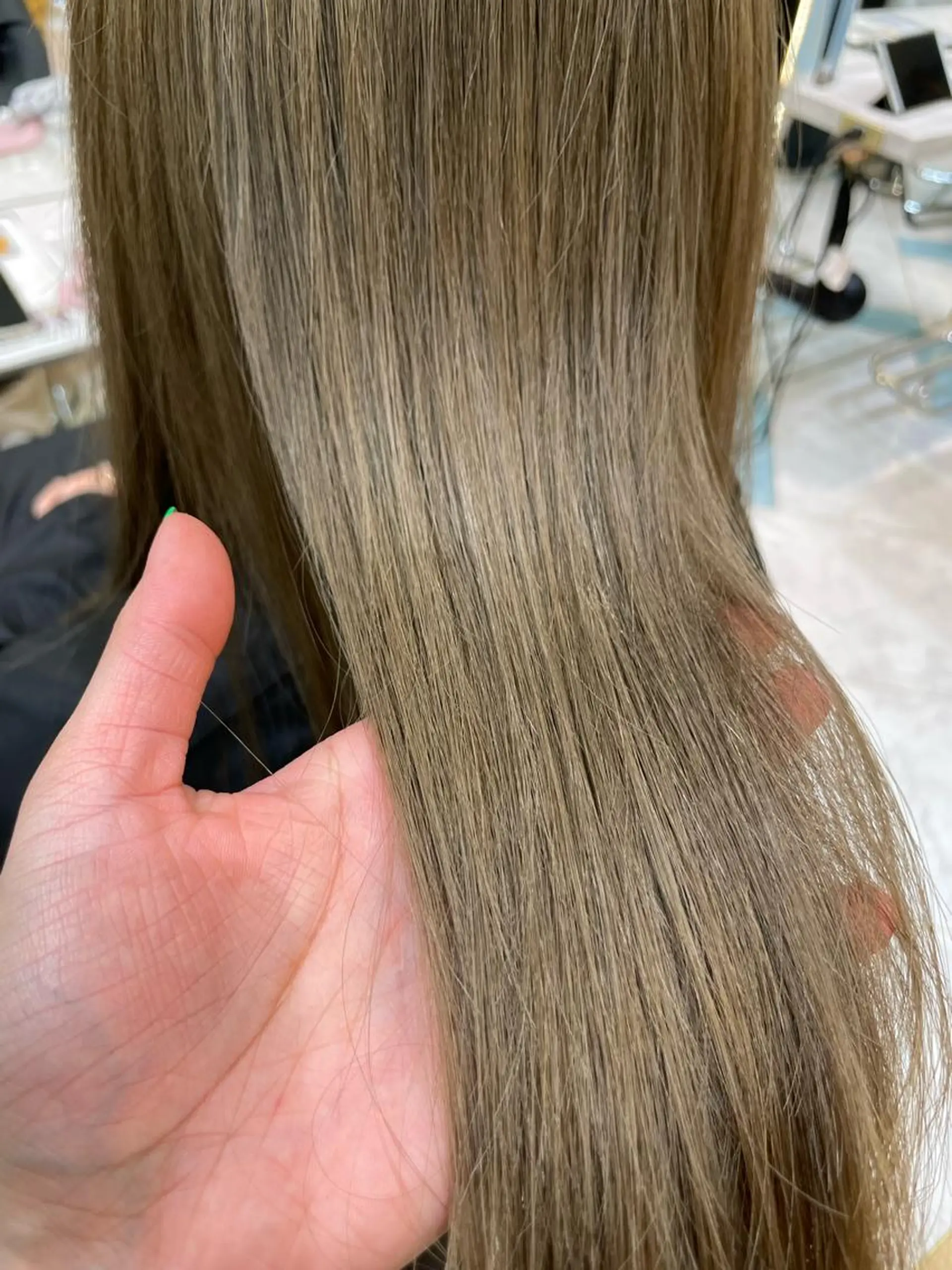 セミロング カラー ♥️ブリーチ/ボブ/ レイヤー♥️maiのヘアスタイル