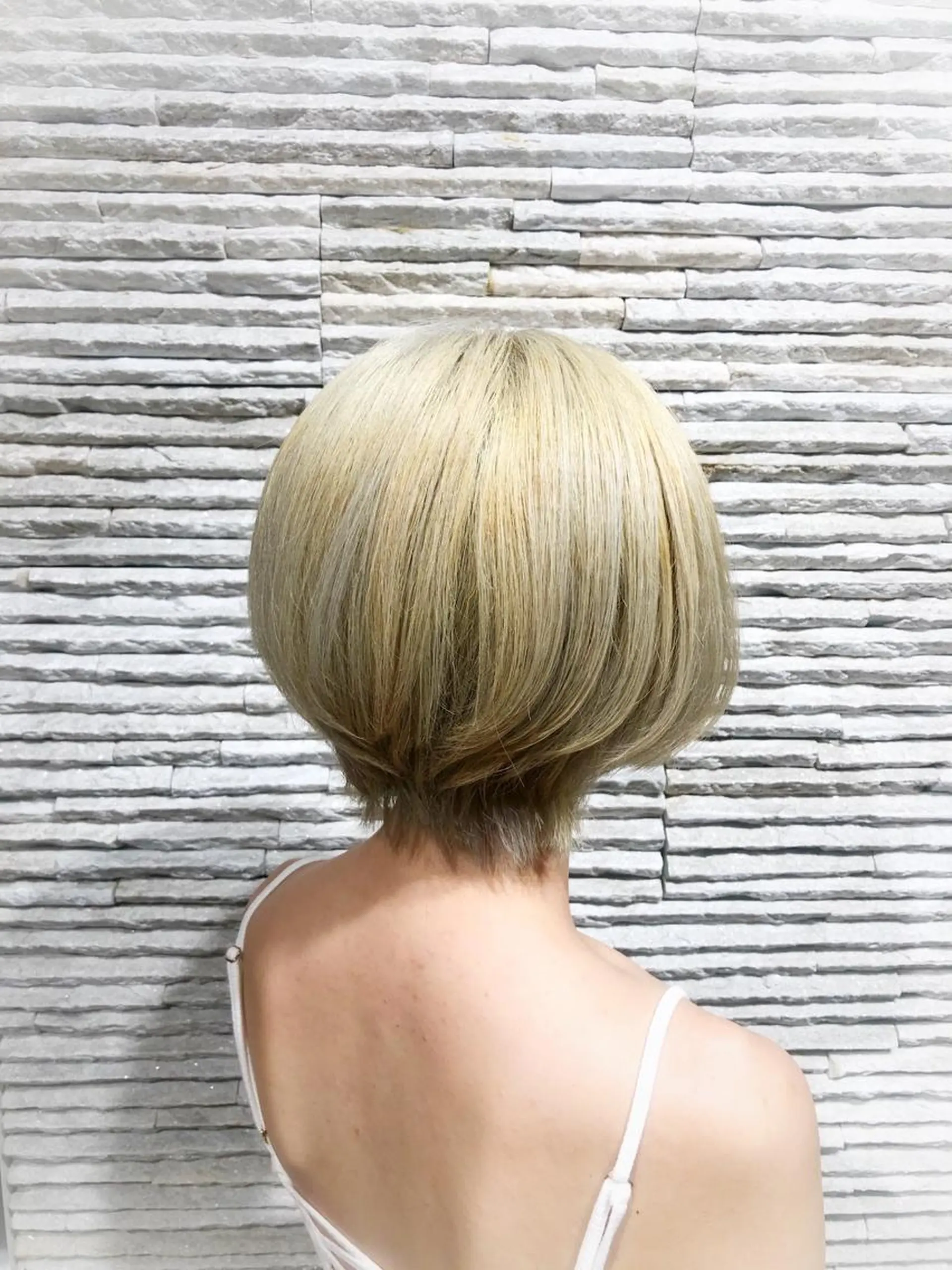 ショート カラー ブリーチ カット ヘアカラー 嶋田 ゆきのヘアスタイル