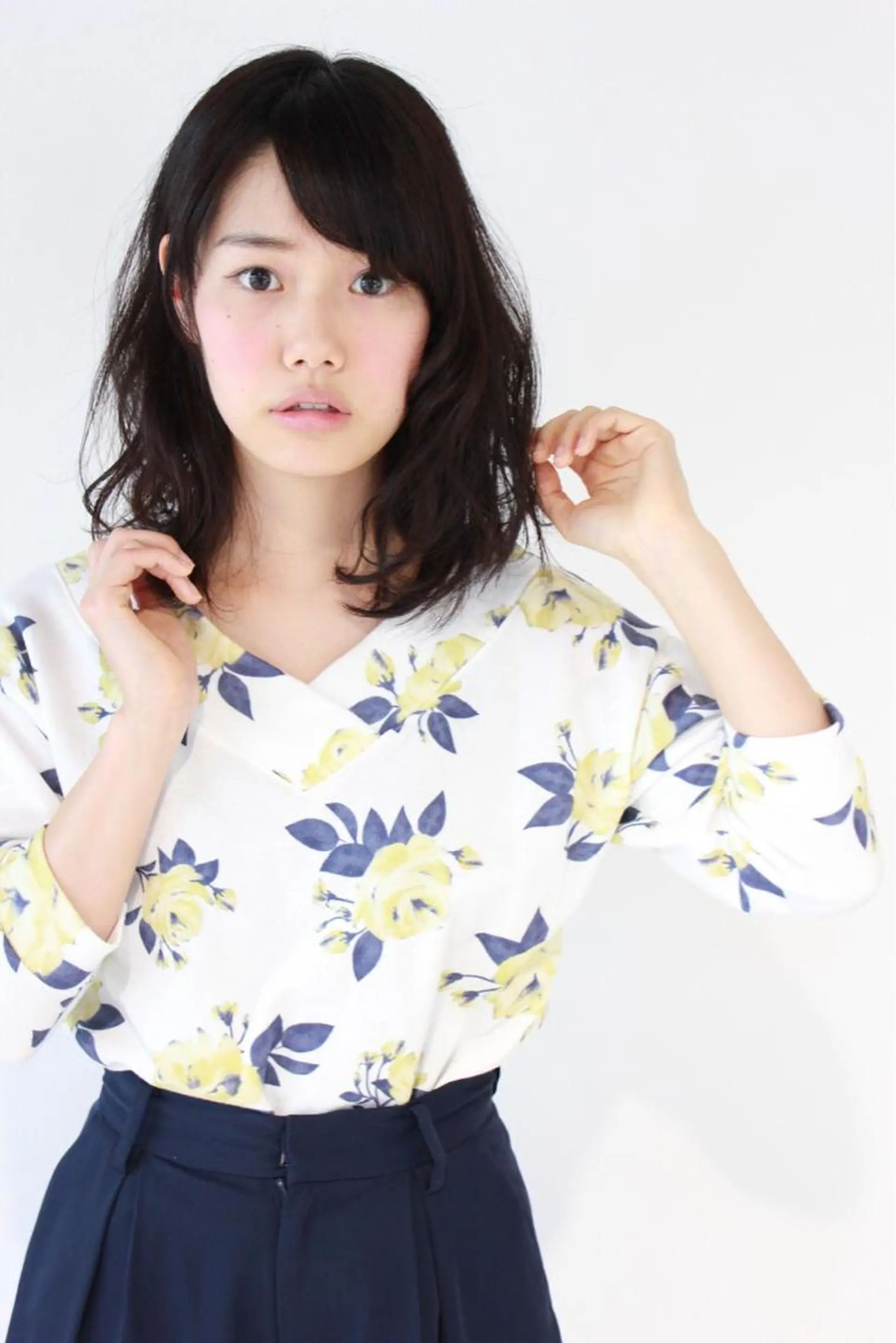 ミディアム 河野 薫のヘアスタイル