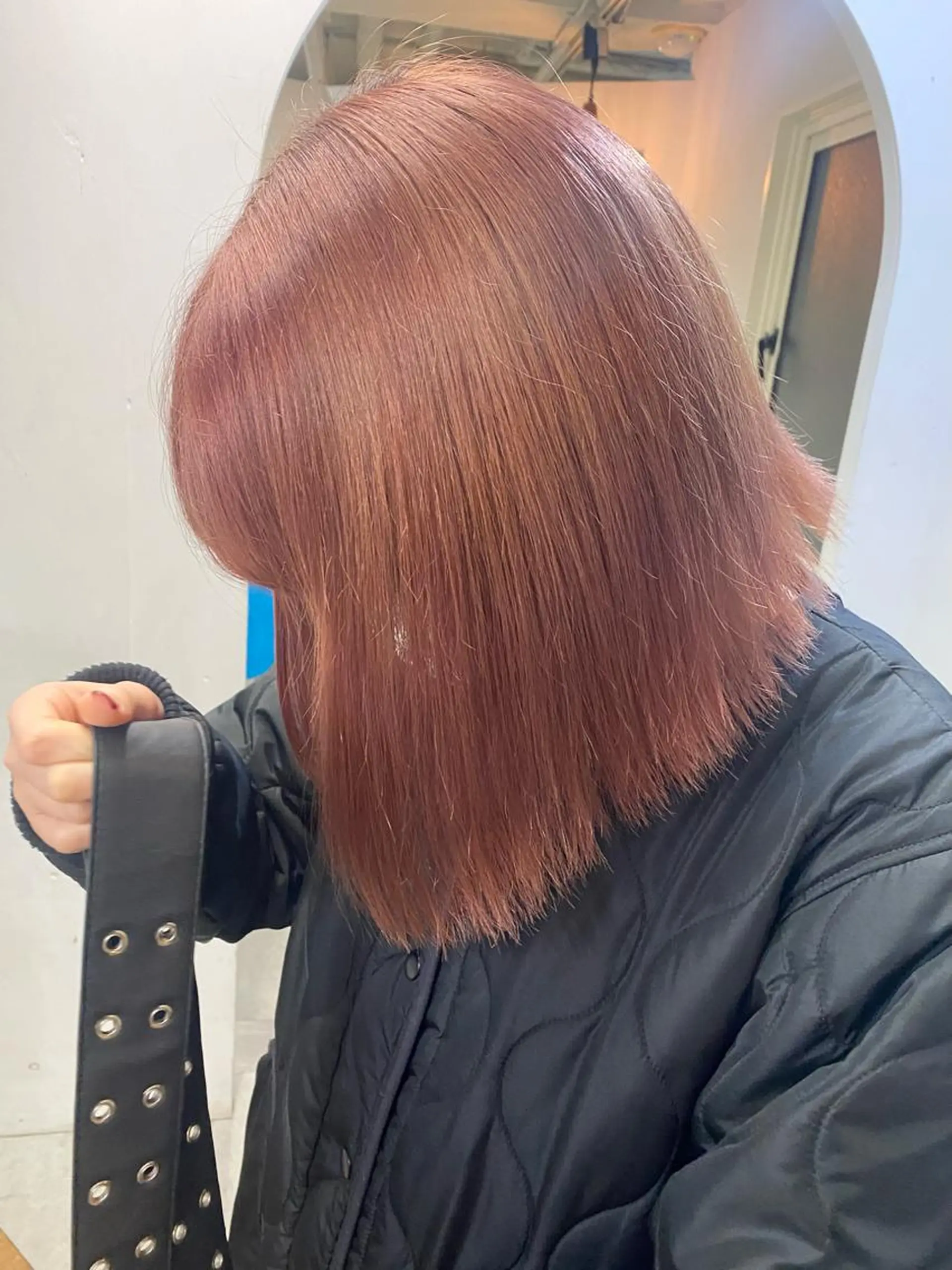 ミディアム ミルクティーベージュ outaのヘアスタイル