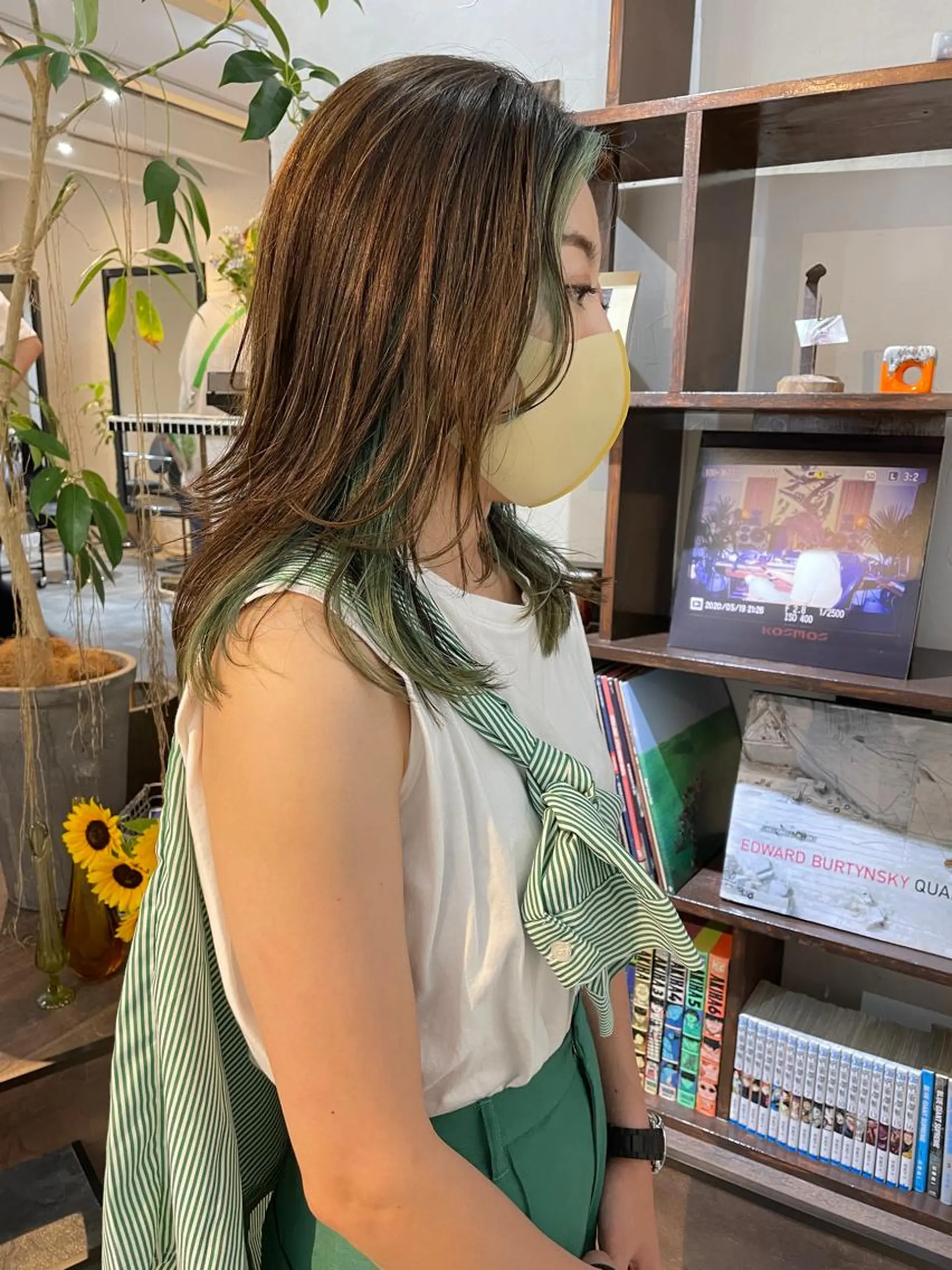 セミロング カラー 高橋 愛美のヘアスタイル