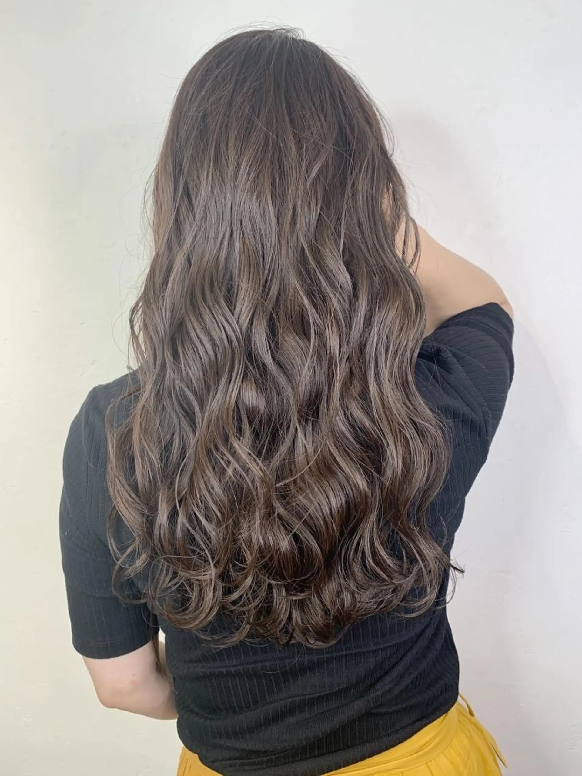 セミロング ボブ 斜めバング 外国人風カラー 伸ばしかけ ハイライト ＿WHITE鳳店 アンダーバーホワイトのヘアスタイル