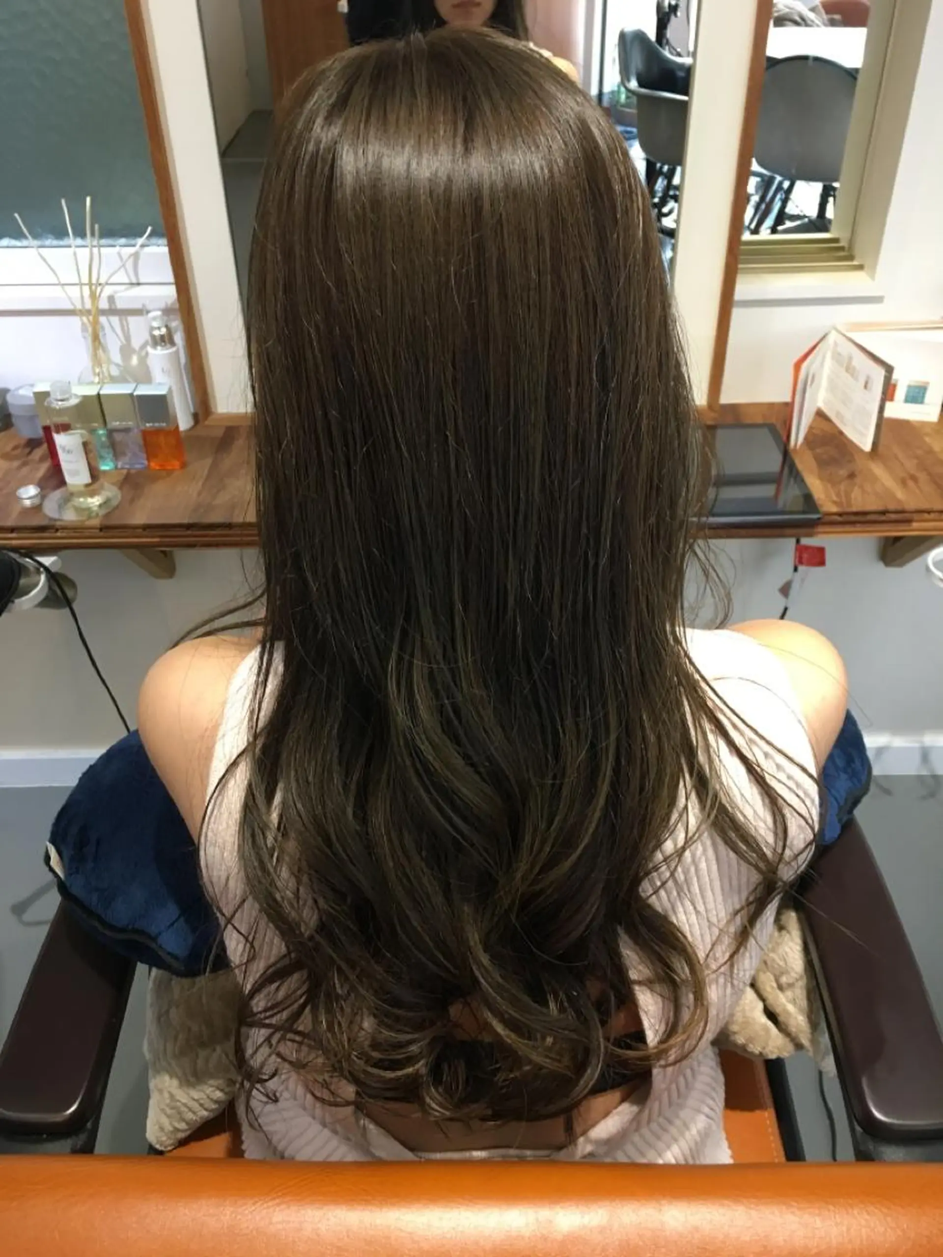 ロング カラー ベージュカラー オリーブベージュ ヘアカラー 代表　土屋ヒロユキ ショートカットのヘアスタイル